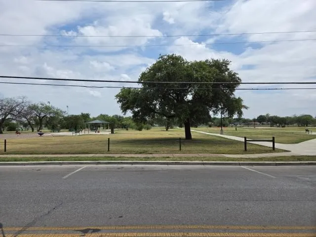Single Family Residence For Sale in Tarrant County , 5605 Ramey Avenue, Fort Worth, Texas 76112, 3 Bedroom, 2 Bathroom, Garage spaces, 960 Sqft, built in 1956, mls#21350758, Real Estate Agent in Fort Worth, Homes For Sale in Tarrant county, Homes For Sale in Fort Worth, Realtor in Fort Worth Texas, Real Estate Brokerage Independent Realty Texas, Luminita Cordes Realtor