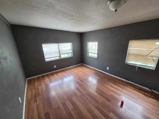 Single Family Residence For Sale in Tarrant County , 5605 Ramey Avenue, Fort Worth, Texas 76112, 3 Bedroom, 2 Bathroom, Garage spaces, 960 Sqft, built in 1956, mls#21350758, Real Estate Agent in Fort Worth, Homes For Sale in Tarrant county, Homes For Sale in Fort Worth, Realtor in Fort Worth Texas, Real Estate Brokerage Independent Realty Texas, Luminita Cordes Realtor