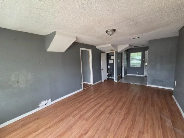 Single Family Residence For Sale in Tarrant County , 5605 Ramey Avenue, Fort Worth, Texas 76112, 3 Bedroom, 2 Bathroom, Garage spaces, 960 Sqft, built in 1956, mls#21350758, Real Estate Agent in Fort Worth, Homes For Sale in Tarrant county, Homes For Sale in Fort Worth, Realtor in Fort Worth Texas, Real Estate Brokerage Independent Realty Texas, Luminita Cordes Realtor