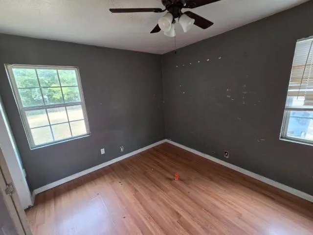 Single Family Residence For Sale in Tarrant County , 5605 Ramey Avenue, Fort Worth, Texas 76112, 3 Bedroom, 2 Bathroom, Garage spaces, 960 Sqft, built in 1956, mls#21350758, Real Estate Agent in Fort Worth, Homes For Sale in Tarrant county, Homes For Sale in Fort Worth, Realtor in Fort Worth Texas, Real Estate Brokerage Independent Realty Texas, Luminita Cordes Realtor