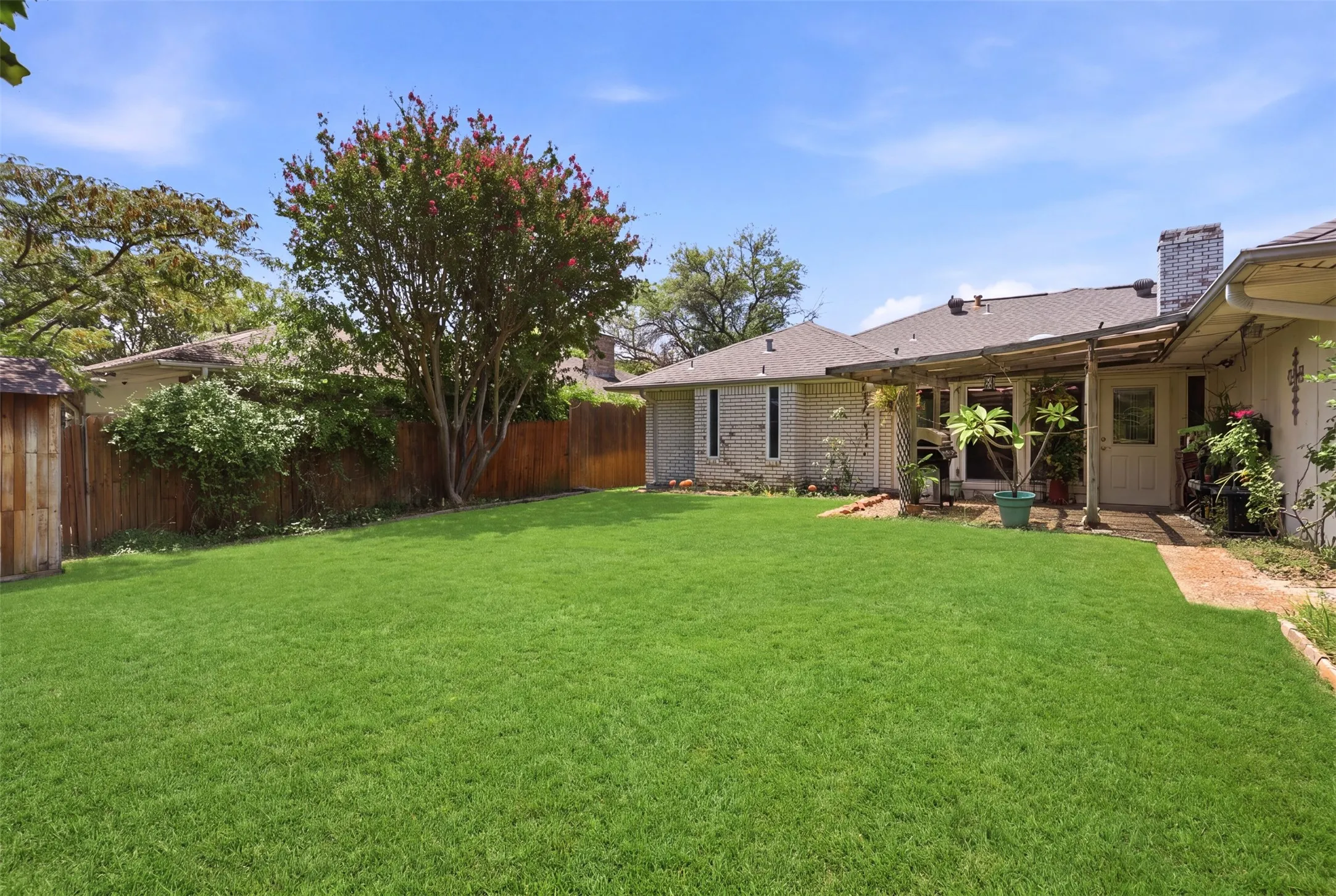 Single Family Residence For Sale in Dallas County , 1718 Merrimac Trail, Garland, Texas 75043, 3 Bedroom, 3 Bathroom, 2 Garage spaces, 2,356 Sqft, built in 1975, mls#21348832, Real Estate Agent in Garland, Homes For Sale in Dallas county, Homes For Sale in Garland, Realtor in Garland Texas, Real Estate Brokerage Independent Realty Texas, Luminita Cordes Realtor