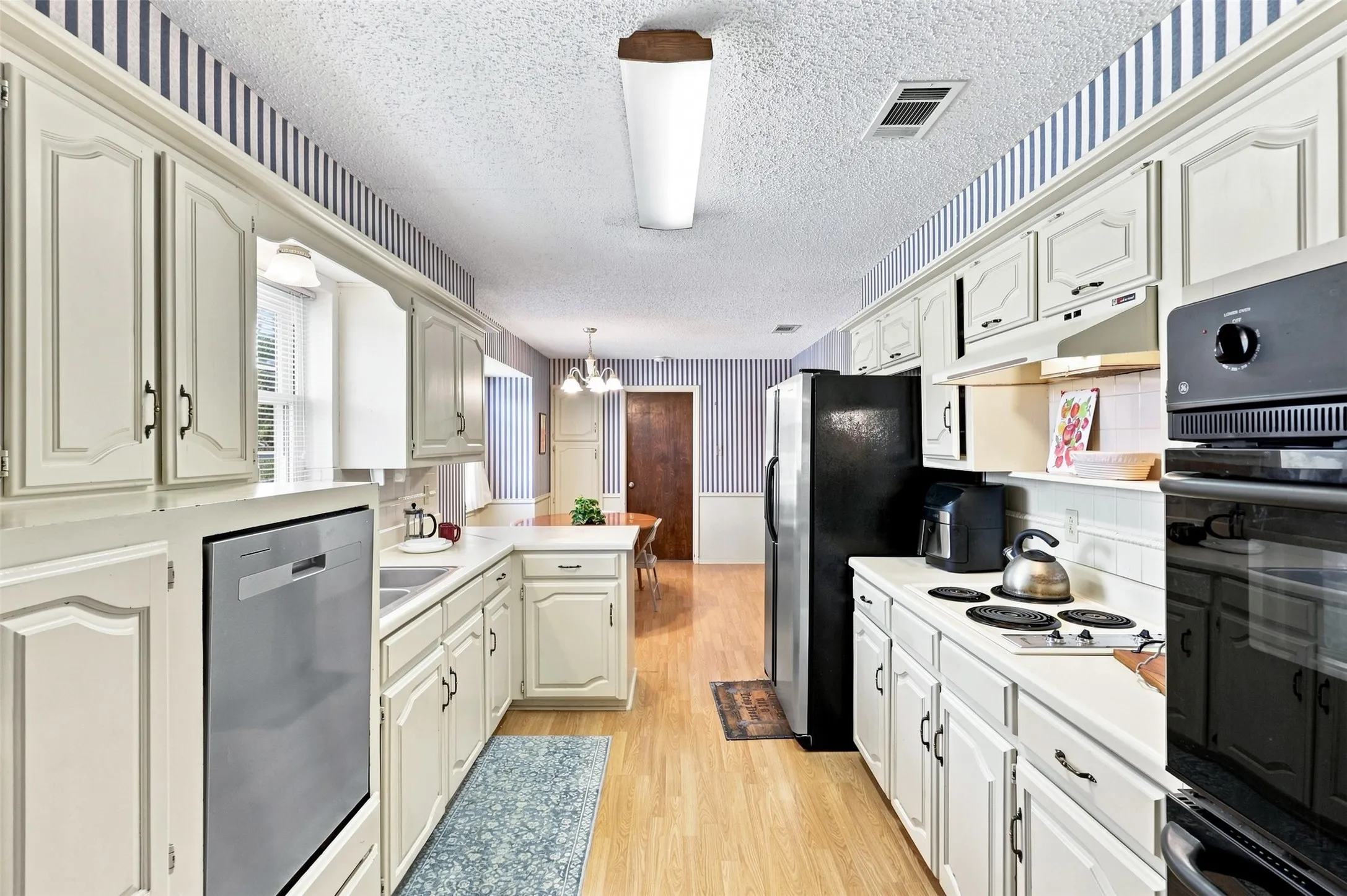 Single Family Residence For Sale in Dallas County , 1718 Merrimac Trail, Garland, Texas 75043, 3 Bedroom, 3 Bathroom, 2 Garage spaces, 2,356 Sqft, built in 1975, mls#21348832, Real Estate Agent in Garland, Homes For Sale in Dallas county, Homes For Sale in Garland, Realtor in Garland Texas, Real Estate Brokerage Independent Realty Texas, Luminita Cordes Realtor