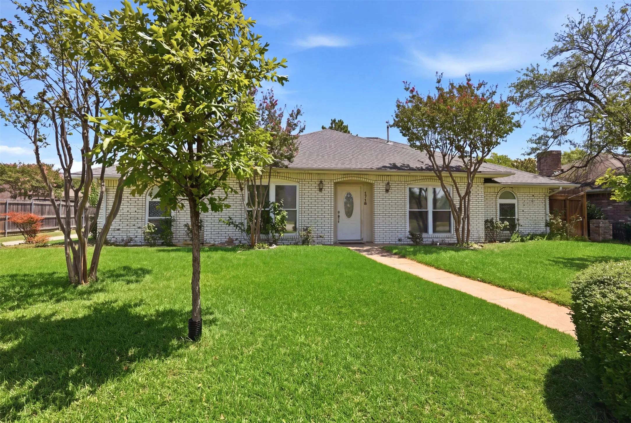 Single Family Residence For Sale in Dallas County , 1718 Merrimac Trail, Garland, Texas 75043, 3 Bedroom, 3 Bathroom, 2 Garage spaces, 2,356 Sqft, built in 1975, mls#21348832, Real Estate Agent in Garland, Homes For Sale in Dallas county, Homes For Sale in Garland, Realtor in Garland Texas, Real Estate Brokerage Independent Realty Texas, Luminita Cordes Realtor