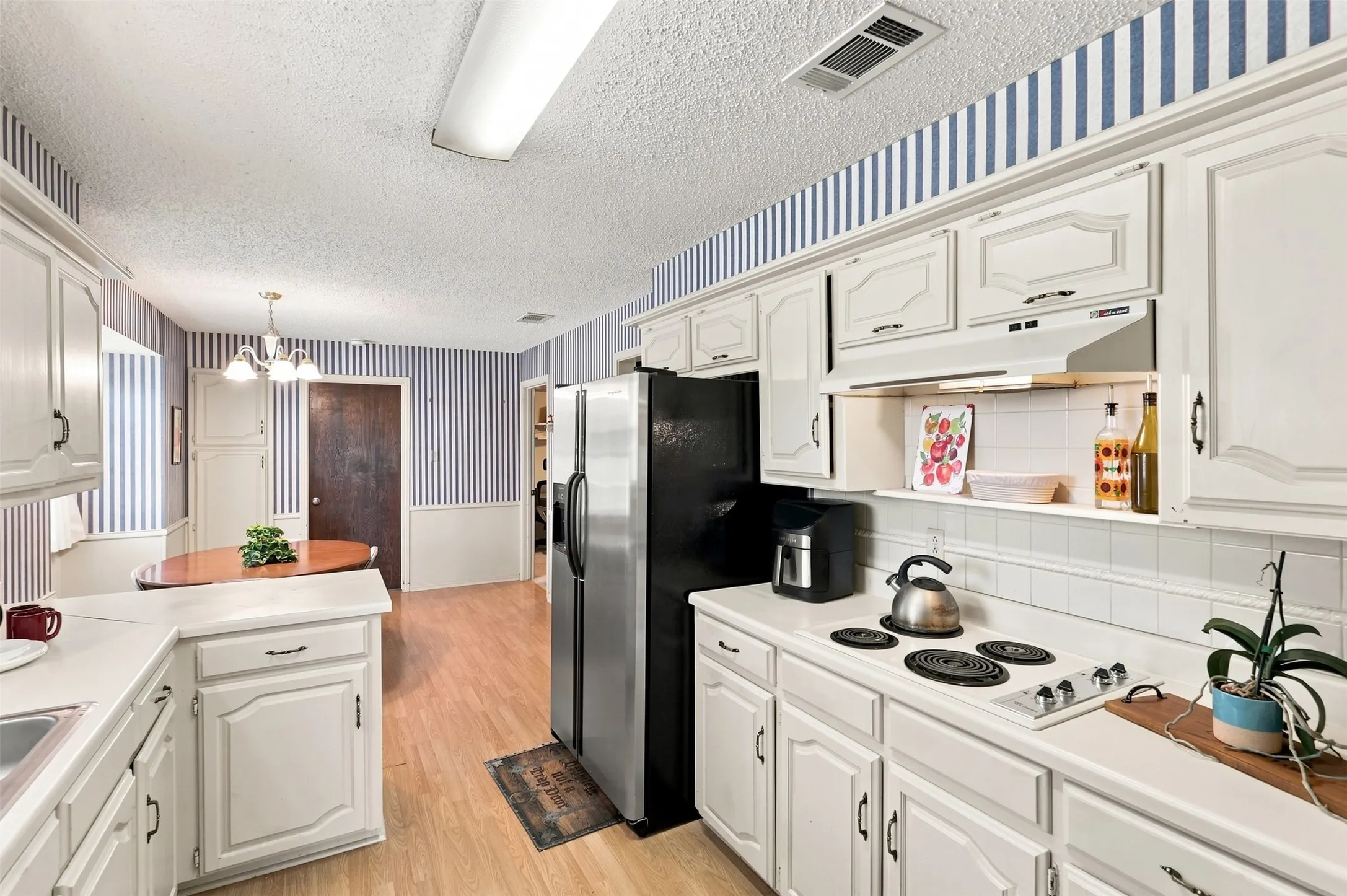 Single Family Residence For Sale in Dallas County , 1718 Merrimac Trail, Garland, Texas 75043, 3 Bedroom, 3 Bathroom, 2 Garage spaces, 2,356 Sqft, built in 1975, mls#21348832, Real Estate Agent in Garland, Homes For Sale in Dallas county, Homes For Sale in Garland, Realtor in Garland Texas, Real Estate Brokerage Independent Realty Texas, Luminita Cordes Realtor