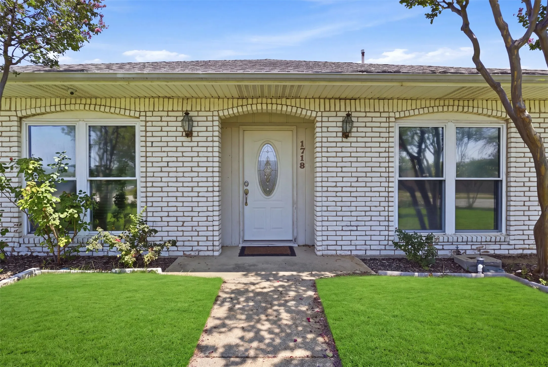 Single Family Residence For Sale in Dallas County , 1718 Merrimac Trail, Garland, Texas 75043, 3 Bedroom, 3 Bathroom, 2 Garage spaces, 2,356 Sqft, built in 1975, mls#21348832, Real Estate Agent in Garland, Homes For Sale in Dallas county, Homes For Sale in Garland, Realtor in Garland Texas, Real Estate Brokerage Independent Realty Texas, Luminita Cordes Realtor