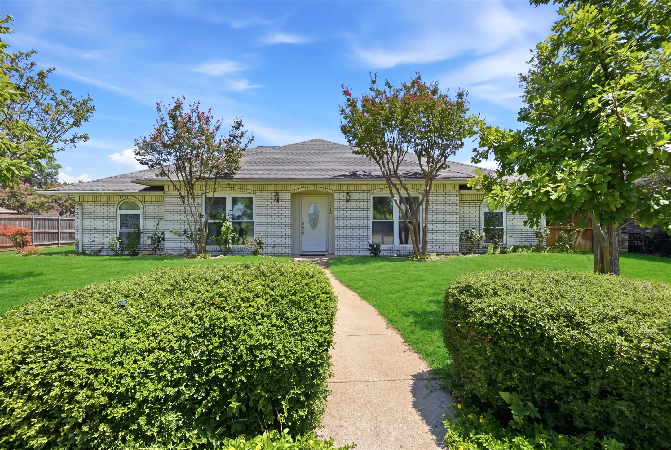 Single Family Residence For Sale in Dallas County , 1718 Merrimac Trail, Garland, Texas 75043, 3 Bedroom, 3 Bathroom, 2 Garage spaces, 2,356 Sqft, built in 1975, mls#21348832, Real Estate Agent in Garland, Homes For Sale in Dallas county, Homes For Sale in Garland, Realtor in Garland Texas, Real Estate Brokerage Independent Realty Texas, Luminita Cordes Realtor