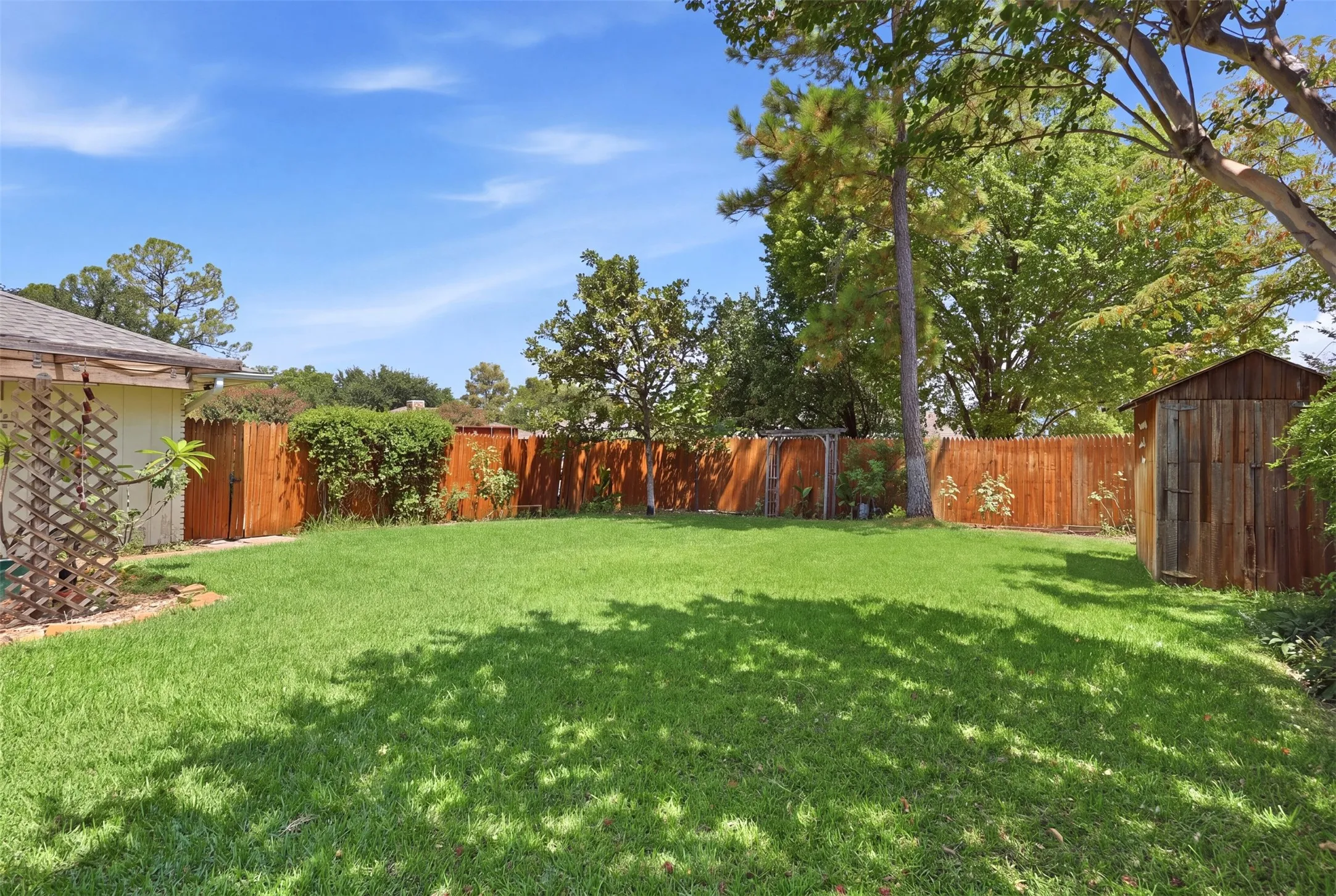 Single Family Residence For Sale in Dallas County , 1718 Merrimac Trail, Garland, Texas 75043, 3 Bedroom, 3 Bathroom, 2 Garage spaces, 2,356 Sqft, built in 1975, mls#21348832, Real Estate Agent in Garland, Homes For Sale in Dallas county, Homes For Sale in Garland, Realtor in Garland Texas, Real Estate Brokerage Independent Realty Texas, Luminita Cordes Realtor