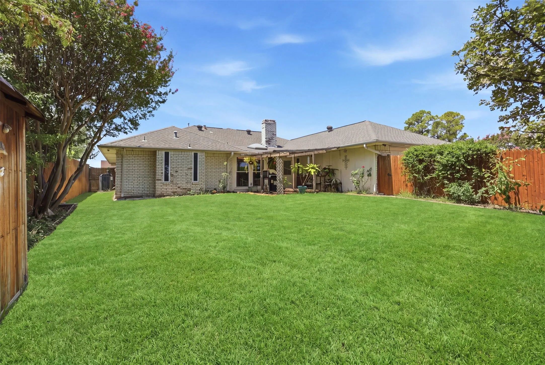 Single Family Residence For Sale in Dallas County , 1718 Merrimac Trail, Garland, Texas 75043, 3 Bedroom, 3 Bathroom, 2 Garage spaces, 2,356 Sqft, built in 1975, mls#21348832, Real Estate Agent in Garland, Homes For Sale in Dallas county, Homes For Sale in Garland, Realtor in Garland Texas, Real Estate Brokerage Independent Realty Texas, Luminita Cordes Realtor