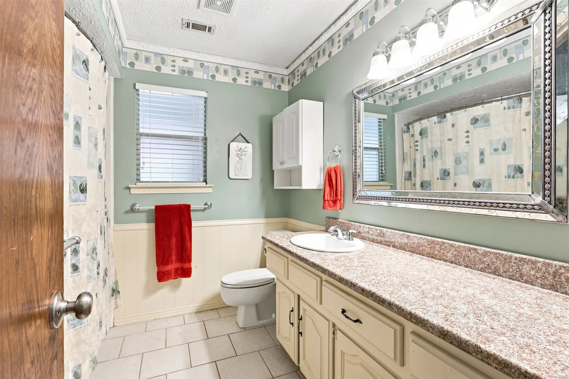 Single Family Residence For Sale in Dallas County , 1718 Merrimac Trail, Garland, Texas 75043, 3 Bedroom, 3 Bathroom, 2 Garage spaces, 2,356 Sqft, built in 1975, mls#21348832, Real Estate Agent in Garland, Homes For Sale in Dallas county, Homes For Sale in Garland, Realtor in Garland Texas, Real Estate Brokerage Independent Realty Texas, Luminita Cordes Realtor