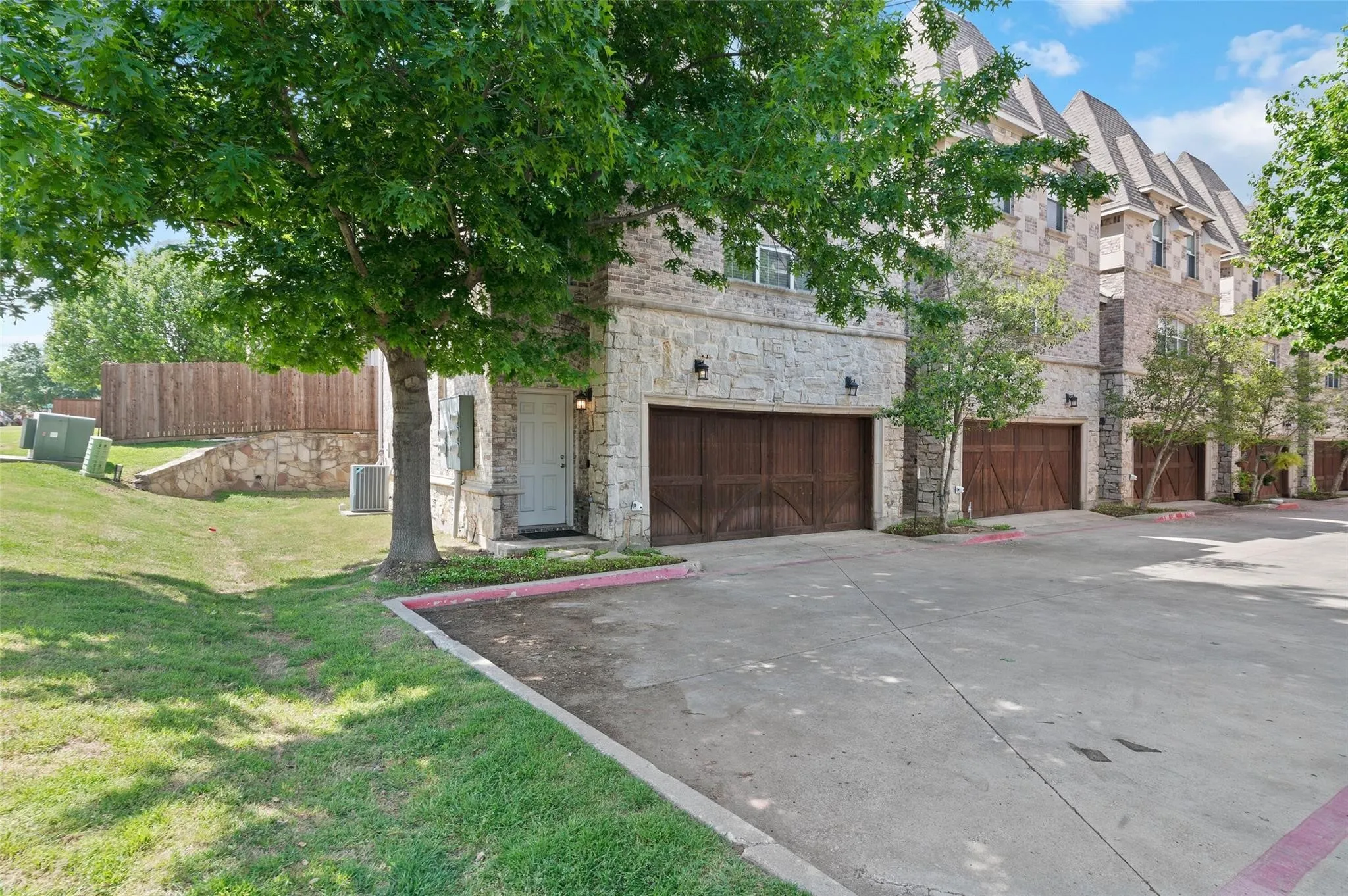 Townhouse For Rent in Denton County , 2700 Club Ridge Drive 17, Lewisville, Texas 75067, 3 Bedroom, 3 Bathroom, 2 Garage spaces, 1,750 Sqft, built in 2007, mls#21350760, Real Estate Agent in Lewisville, Homes For Rent in Denton county, Homes For Rent in Lewisville, Realtor in Lewisville Texas, Real Estate Brokerage Independent Realty Texas, Luminita Cordes Realtor