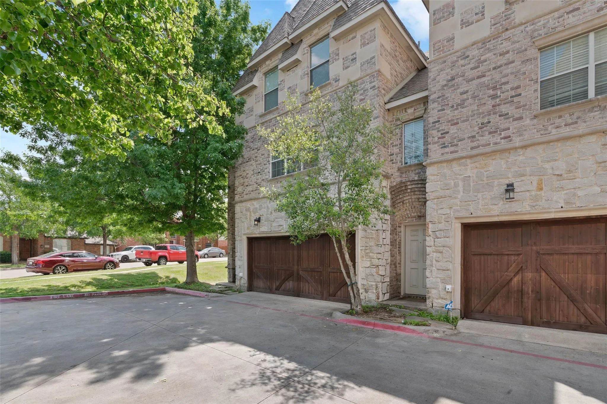 Townhouse For Rent in Denton County , 2700 Club Ridge Drive 17, Lewisville, Texas 75067, 3 Bedroom, 3 Bathroom, 2 Garage spaces, 1,750 Sqft, built in 2007, mls#21350760, Real Estate Agent in Lewisville, Homes For Rent in Denton county, Homes For Rent in Lewisville, Realtor in Lewisville Texas, Real Estate Brokerage Independent Realty Texas, Luminita Cordes Realtor