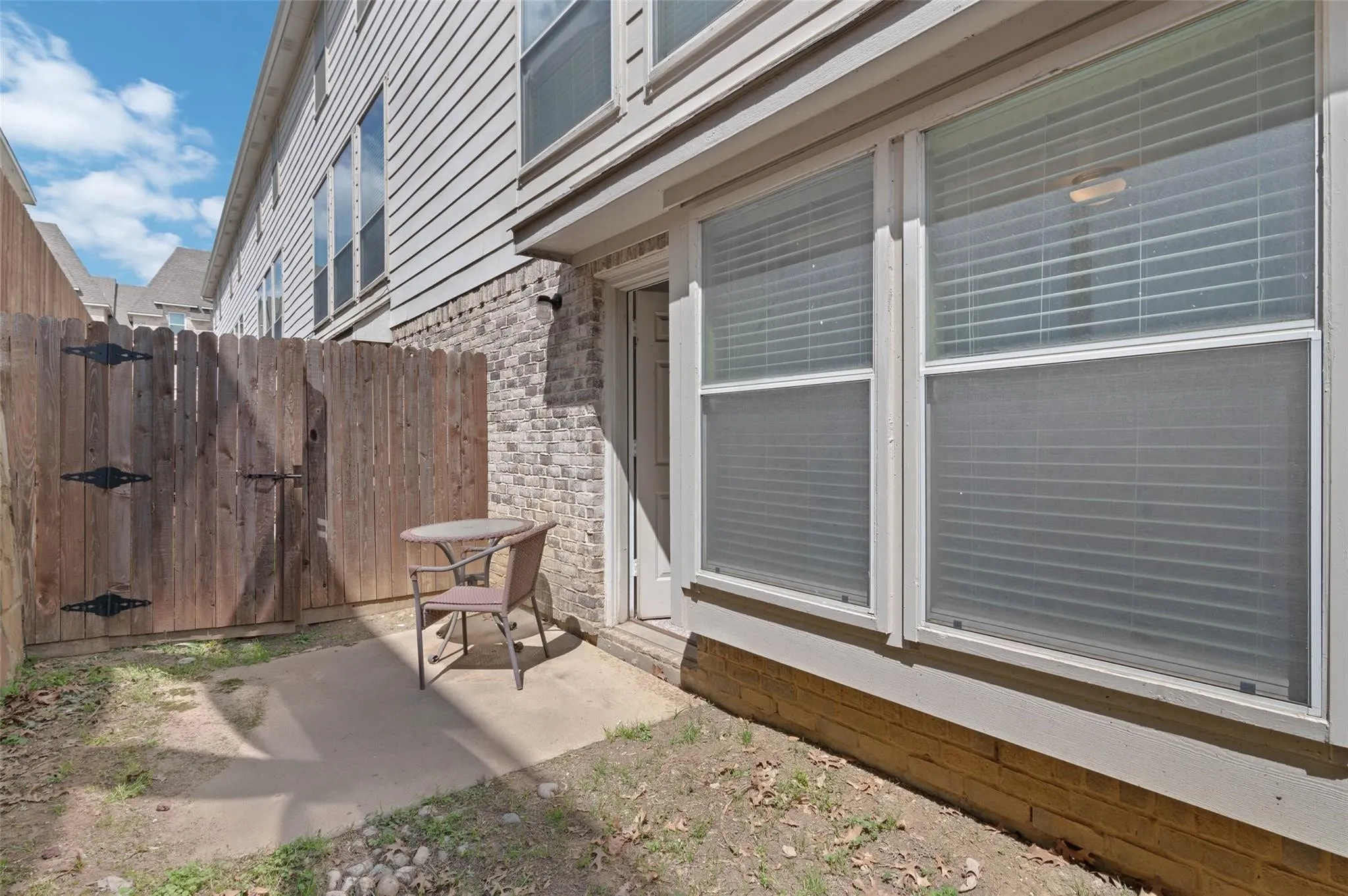 Townhouse For Rent in Denton County , 2700 Club Ridge Drive 17, Lewisville, Texas 75067, 3 Bedroom, 3 Bathroom, 2 Garage spaces, 1,750 Sqft, built in 2007, mls#21350760, Real Estate Agent in Lewisville, Homes For Rent in Denton county, Homes For Rent in Lewisville, Realtor in Lewisville Texas, Real Estate Brokerage Independent Realty Texas, Luminita Cordes Realtor