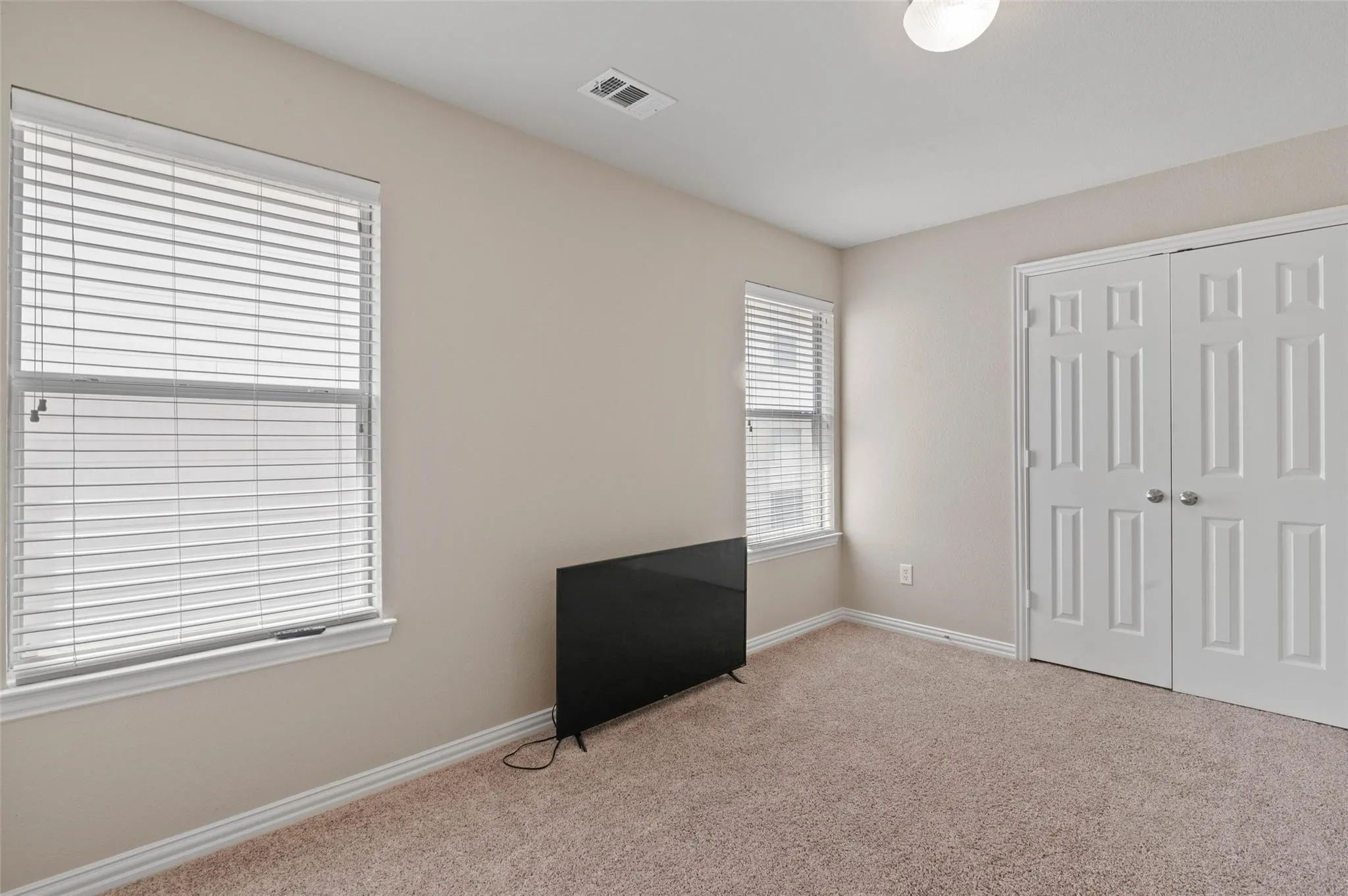 Townhouse For Rent in Denton County , 2700 Club Ridge Drive 17, Lewisville, Texas 75067, 3 Bedroom, 3 Bathroom, 2 Garage spaces, 1,750 Sqft, built in 2007, mls#21350760, Real Estate Agent in Lewisville, Homes For Rent in Denton county, Homes For Rent in Lewisville, Realtor in Lewisville Texas, Real Estate Brokerage Independent Realty Texas, Luminita Cordes Realtor