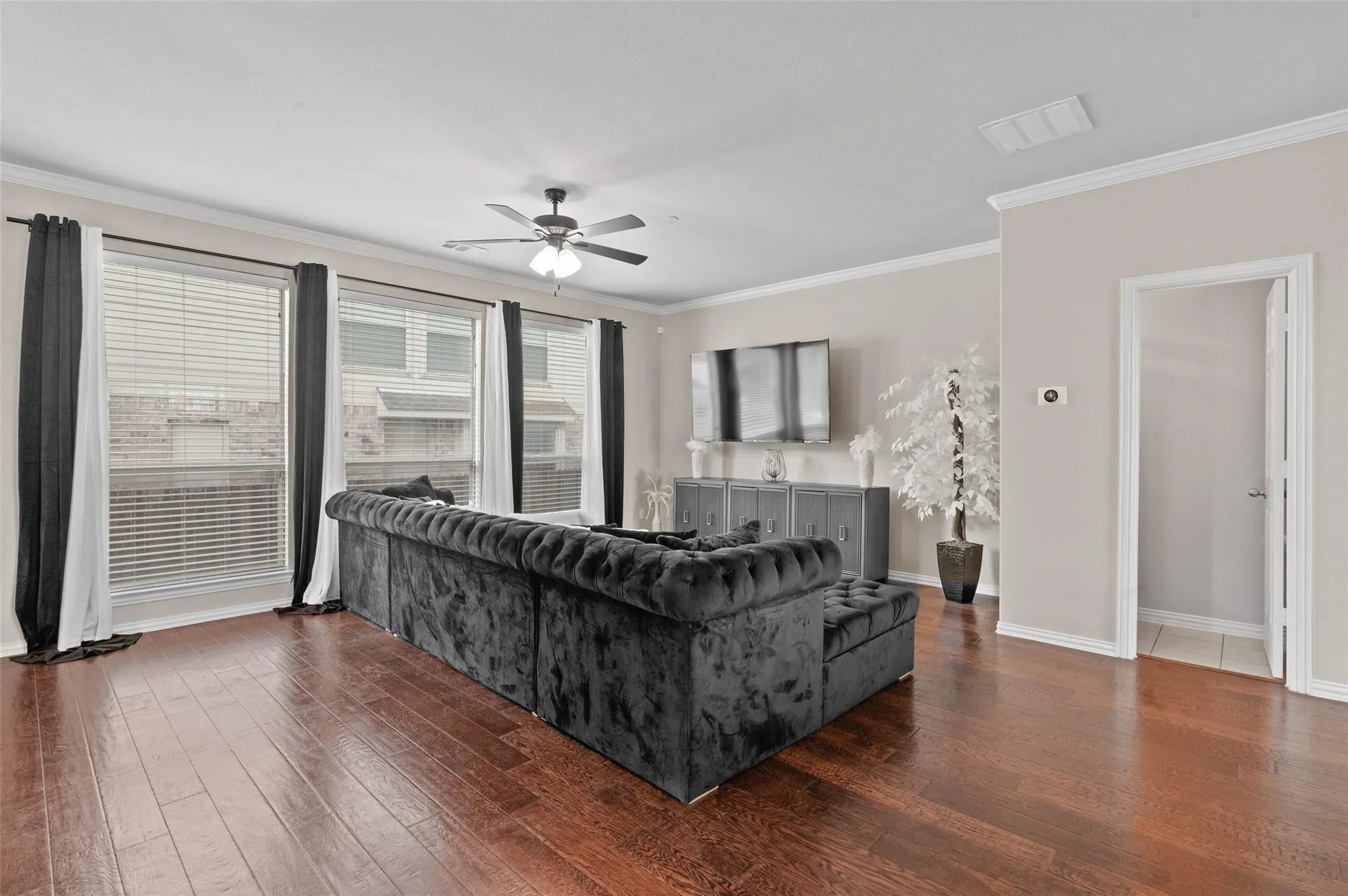 Townhouse For Rent in Denton County , 2700 Club Ridge Drive 17, Lewisville, Texas 75067, 3 Bedroom, 3 Bathroom, 2 Garage spaces, 1,750 Sqft, built in 2007, mls#21350760, Real Estate Agent in Lewisville, Homes For Rent in Denton county, Homes For Rent in Lewisville, Realtor in Lewisville Texas, Real Estate Brokerage Independent Realty Texas, Luminita Cordes Realtor