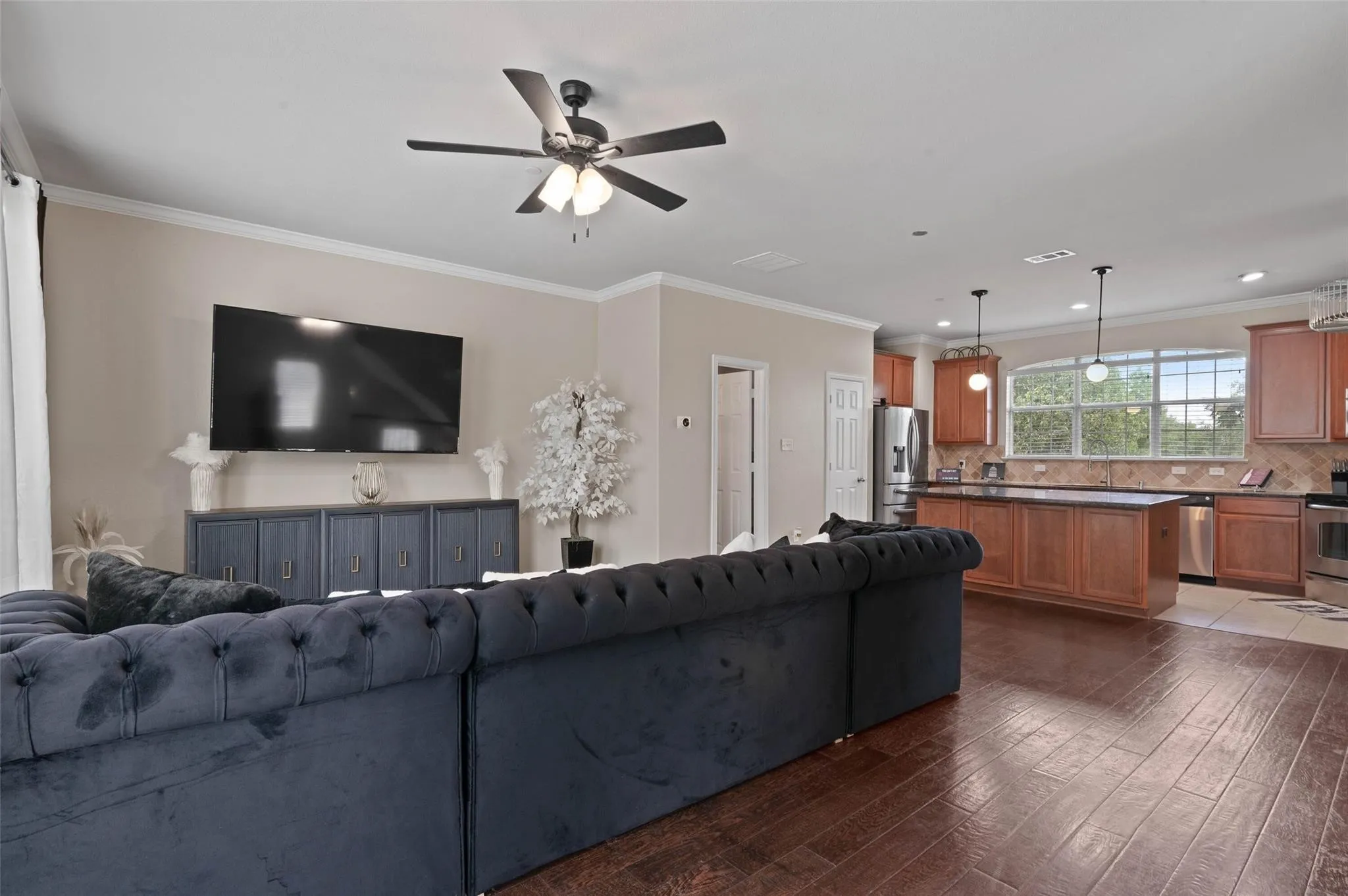 Townhouse For Rent in Denton County , 2700 Club Ridge Drive 17, Lewisville, Texas 75067, 3 Bedroom, 3 Bathroom, 2 Garage spaces, 1,750 Sqft, built in 2007, mls#21350760, Real Estate Agent in Lewisville, Homes For Rent in Denton county, Homes For Rent in Lewisville, Realtor in Lewisville Texas, Real Estate Brokerage Independent Realty Texas, Luminita Cordes Realtor