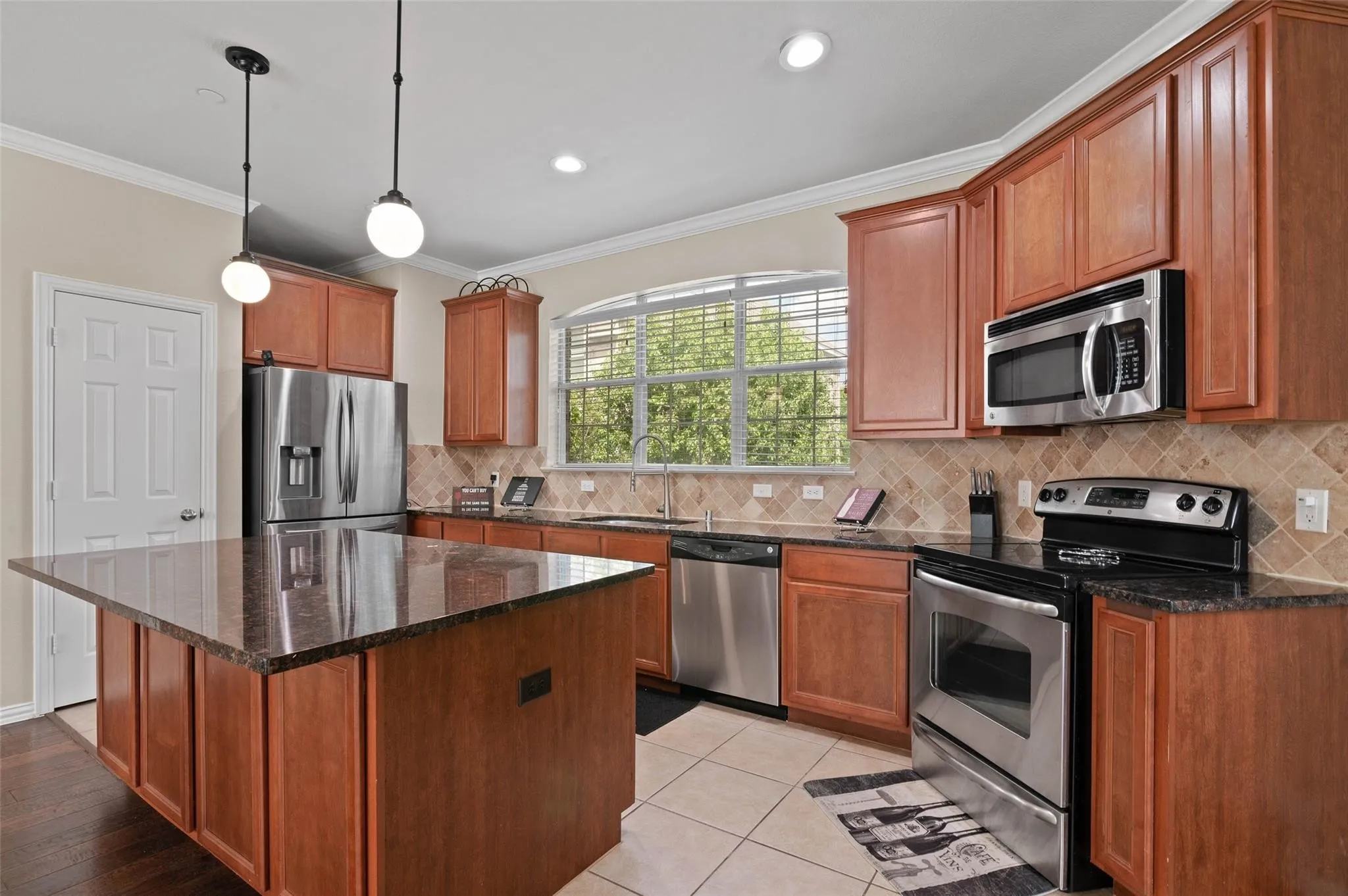 Townhouse For Rent in Denton County , 2700 Club Ridge Drive 17, Lewisville, Texas 75067, 3 Bedroom, 3 Bathroom, 2 Garage spaces, 1,750 Sqft, built in 2007, mls#21350760, Real Estate Agent in Lewisville, Homes For Rent in Denton county, Homes For Rent in Lewisville, Realtor in Lewisville Texas, Real Estate Brokerage Independent Realty Texas, Luminita Cordes Realtor
