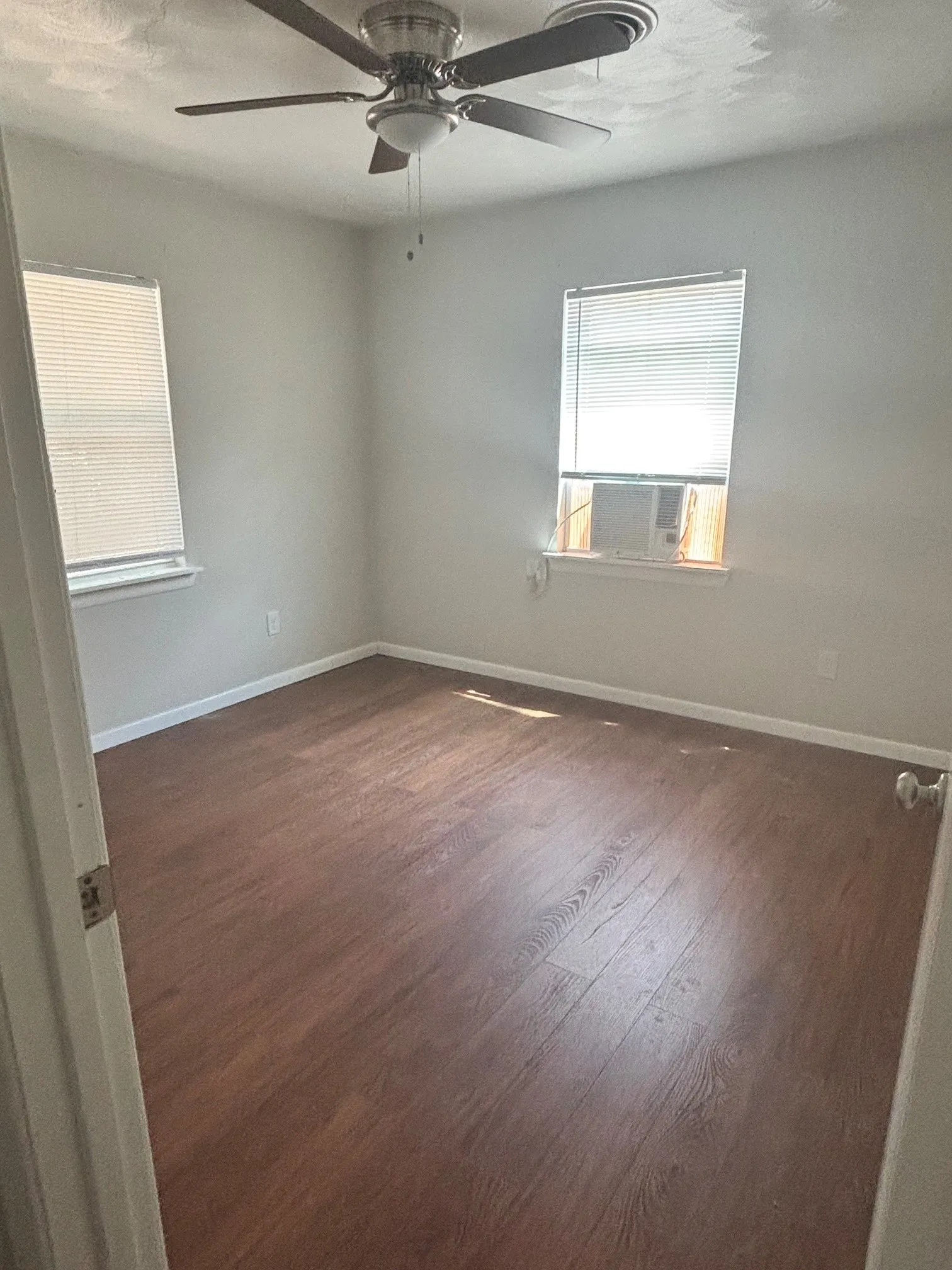 Single Family Residence For Sale in Denton County , 1204 Stuart Road, Denton, Texas 76209, 3 Bedroom, 1 Bathroom, 1 Garage spaces, 1,117 Sqft, built in 1959, mls#21341320, Real Estate Agent in Denton, Homes For Sale in Denton county, Homes For Sale in Denton, Realtor in Denton Texas, Real Estate Brokerage Independent Realty Texas, Luminita Cordes Realtor