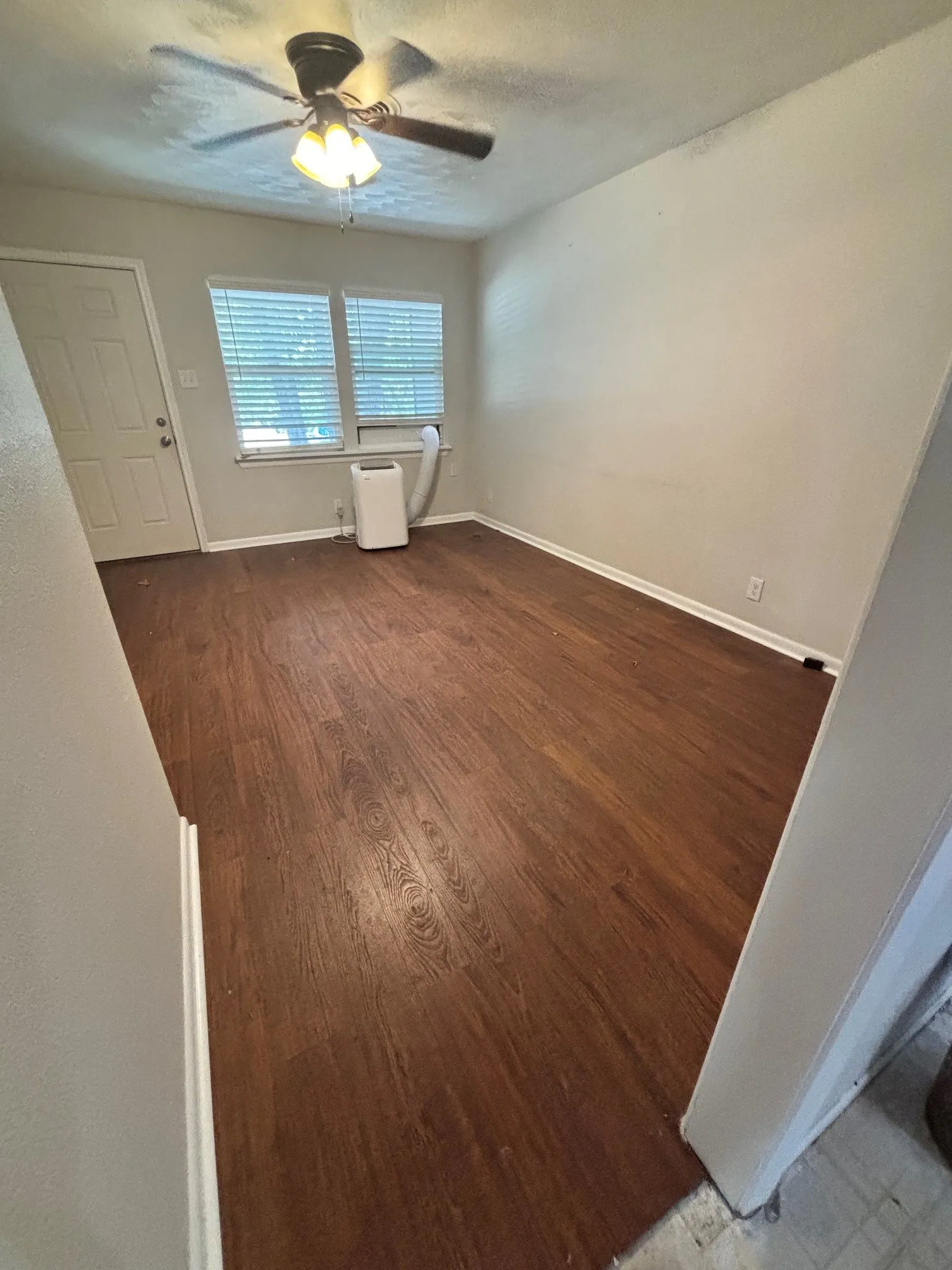 Single Family Residence For Sale in Denton County , 1204 Stuart Road, Denton, Texas 76209, 3 Bedroom, 1 Bathroom, 1 Garage spaces, 1,117 Sqft, built in 1959, mls#21341320, Real Estate Agent in Denton, Homes For Sale in Denton county, Homes For Sale in Denton, Realtor in Denton Texas, Real Estate Brokerage Independent Realty Texas, Luminita Cordes Realtor