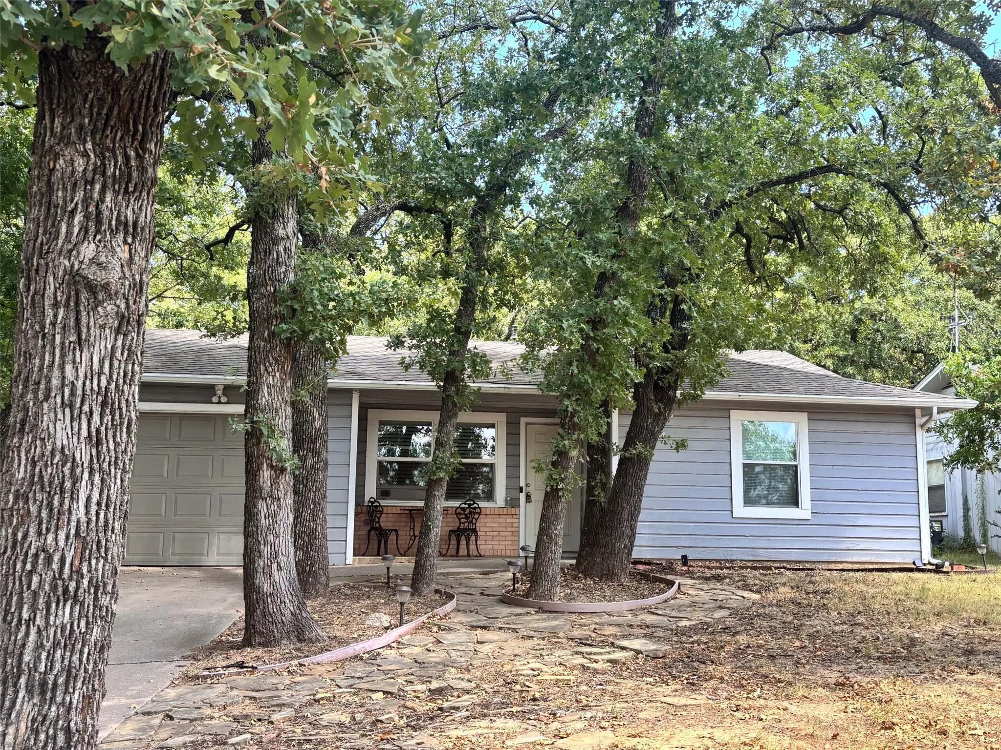 Single Family Residence For Sale in Denton County , 1204 Stuart Road, Denton, Texas 76209, 3 Bedroom, 1 Bathroom, 1 Garage spaces, 1,117 Sqft, built in 1959, mls#21341320, Real Estate Agent in Denton, Homes For Sale in Denton county, Homes For Sale in Denton, Realtor in Denton Texas, Real Estate Brokerage Independent Realty Texas, Luminita Cordes Realtor