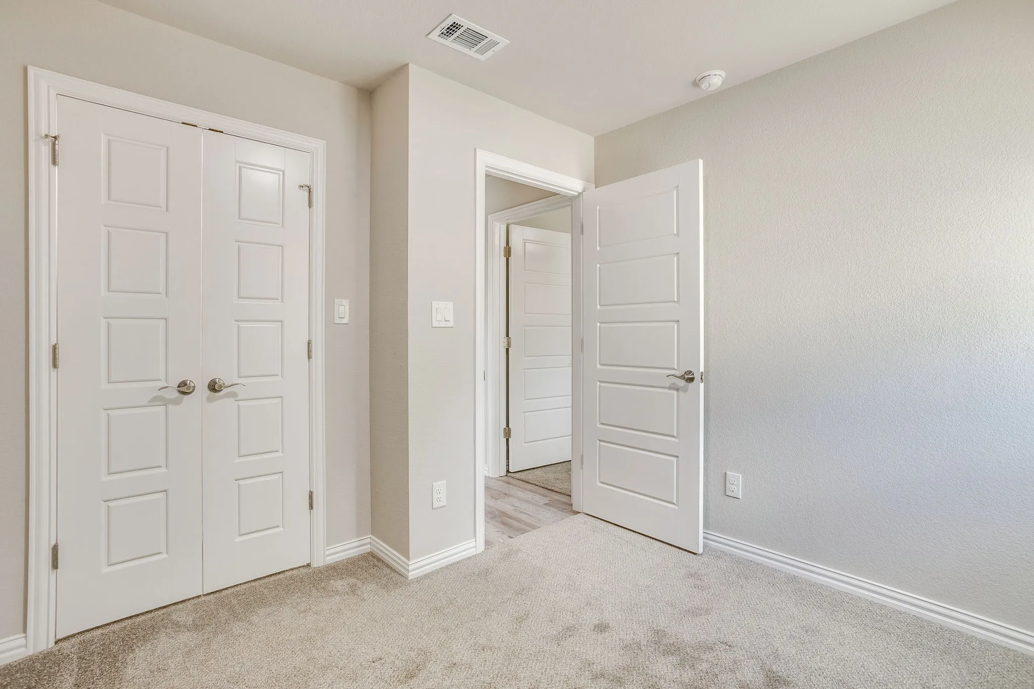 Duplex For Rent in Tarrant County , 933 River Road, Fort Worth, Texas 76114, 3 Bedroom, 3 Bathroom, Garage spaces, 1,448 Sqft, built in 2024, mls#21350755, Real Estate Agent in Fort Worth, Homes For Rent in Tarrant county, Homes For Rent in Fort Worth, Realtor in Fort Worth Texas, Real Estate Brokerage Independent Realty Texas, Luminita Cordes Realtor