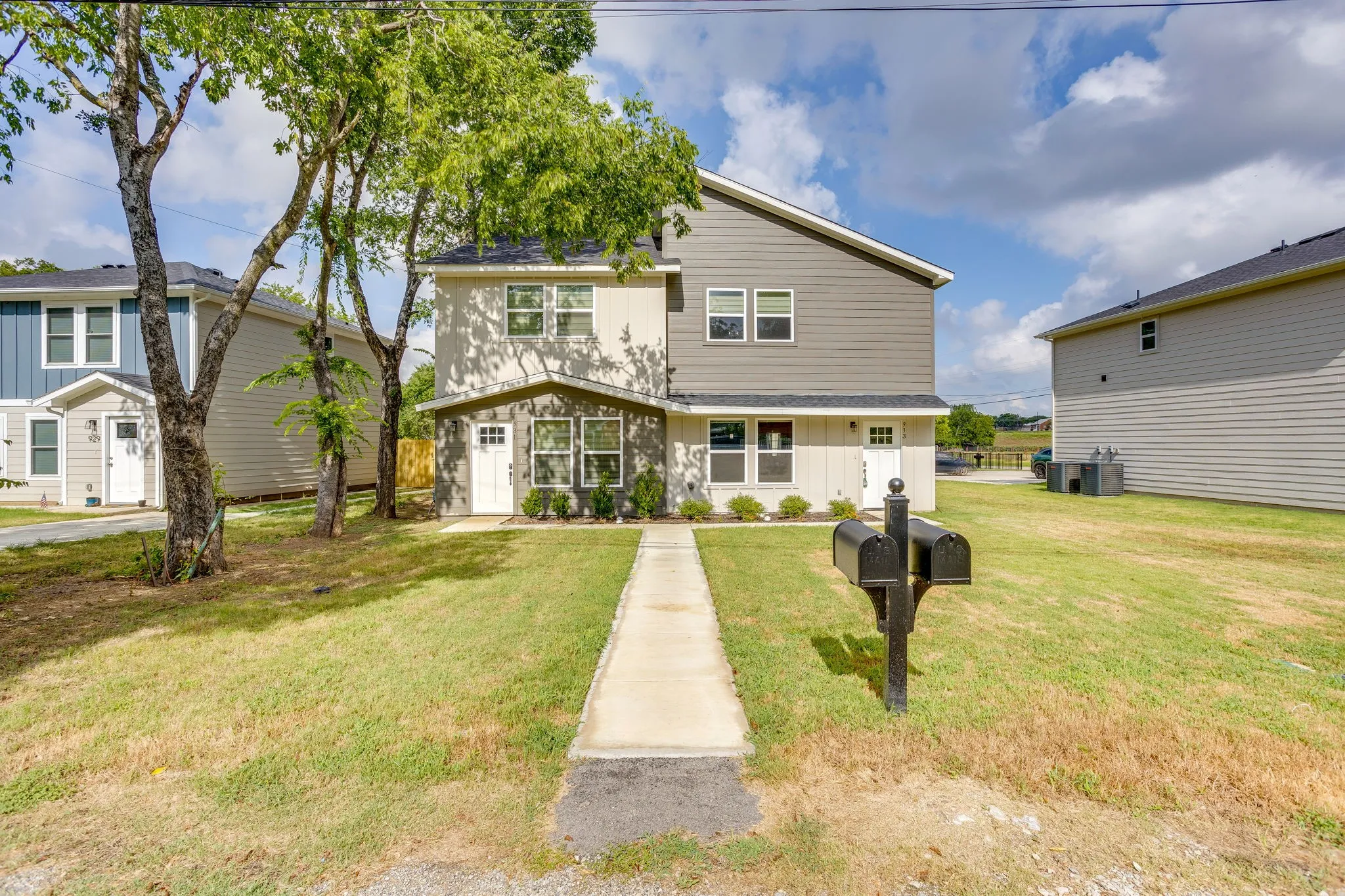 Duplex For Rent in Tarrant County , 933 River Road, Fort Worth, Texas 76114, 3 Bedroom, 3 Bathroom, Garage spaces, 1,448 Sqft, built in 2024, mls#21350755, Real Estate Agent in Fort Worth, Homes For Rent in Tarrant county, Homes For Rent in Fort Worth, Realtor in Fort Worth Texas, Real Estate Brokerage Independent Realty Texas, Luminita Cordes Realtor