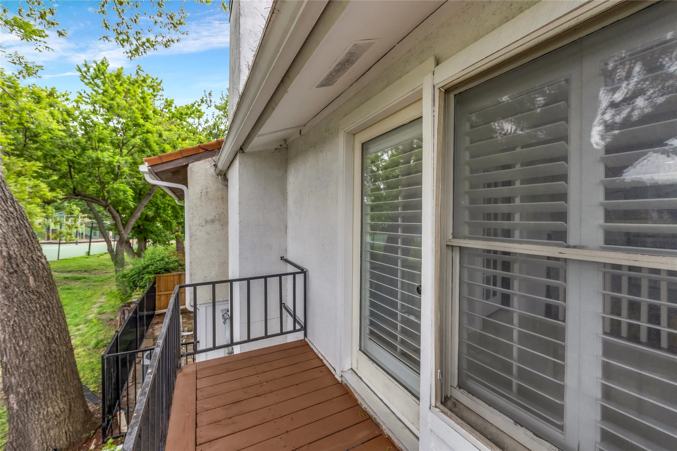 Townhouse For Rent in Rockwall County , 3109 Lakeside Drive, Rockwall, Texas 75087, 2 Bedroom, 2 Bathroom, 1 Garage spaces, 1,780 Sqft, built in 1976, mls#21350752, Real Estate Agent in Rockwall, Homes For Rent in Rockwall county, Homes For Rent in Rockwall, Realtor in Rockwall Texas, Real Estate Brokerage Independent Realty Texas, Luminita Cordes Realtor