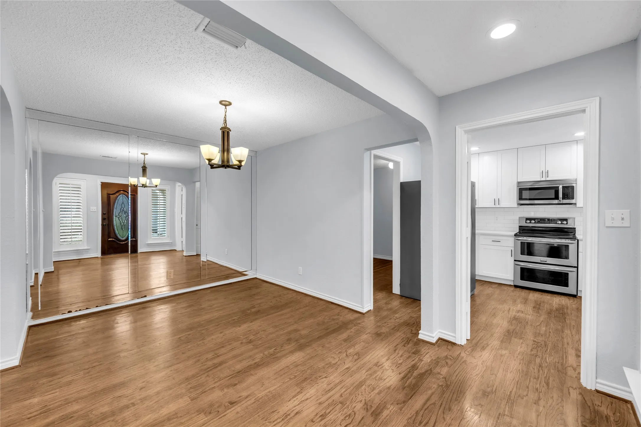 Townhouse For Rent in Rockwall County , 3109 Lakeside Drive, Rockwall, Texas 75087, 2 Bedroom, 2 Bathroom, 1 Garage spaces, 1,780 Sqft, built in 1976, mls#21350752, Real Estate Agent in Rockwall, Homes For Rent in Rockwall county, Homes For Rent in Rockwall, Realtor in Rockwall Texas, Real Estate Brokerage Independent Realty Texas, Luminita Cordes Realtor