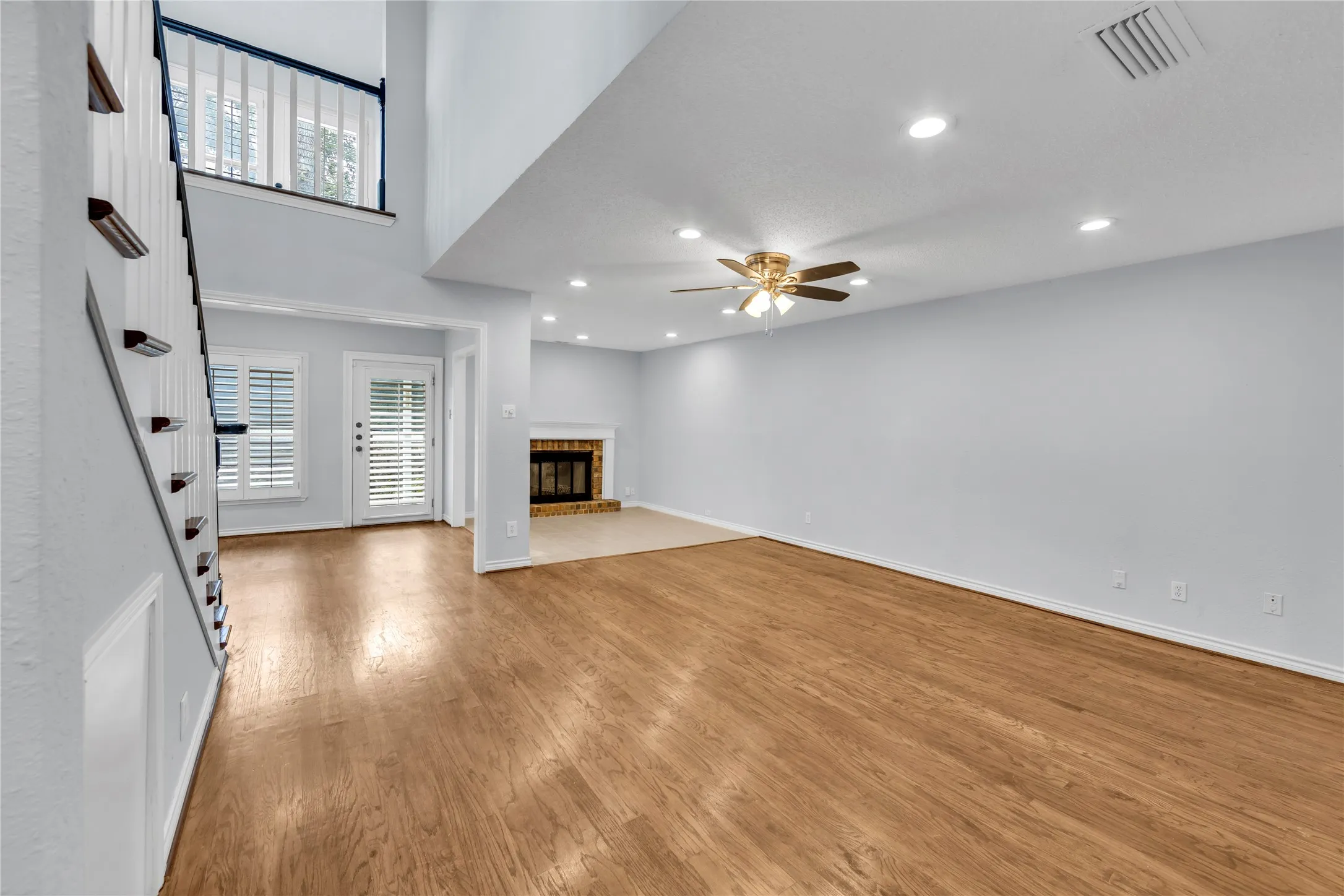 Townhouse For Rent in Rockwall County , 3109 Lakeside Drive, Rockwall, Texas 75087, 2 Bedroom, 2 Bathroom, 1 Garage spaces, 1,780 Sqft, built in 1976, mls#21350752, Real Estate Agent in Rockwall, Homes For Rent in Rockwall county, Homes For Rent in Rockwall, Realtor in Rockwall Texas, Real Estate Brokerage Independent Realty Texas, Luminita Cordes Realtor