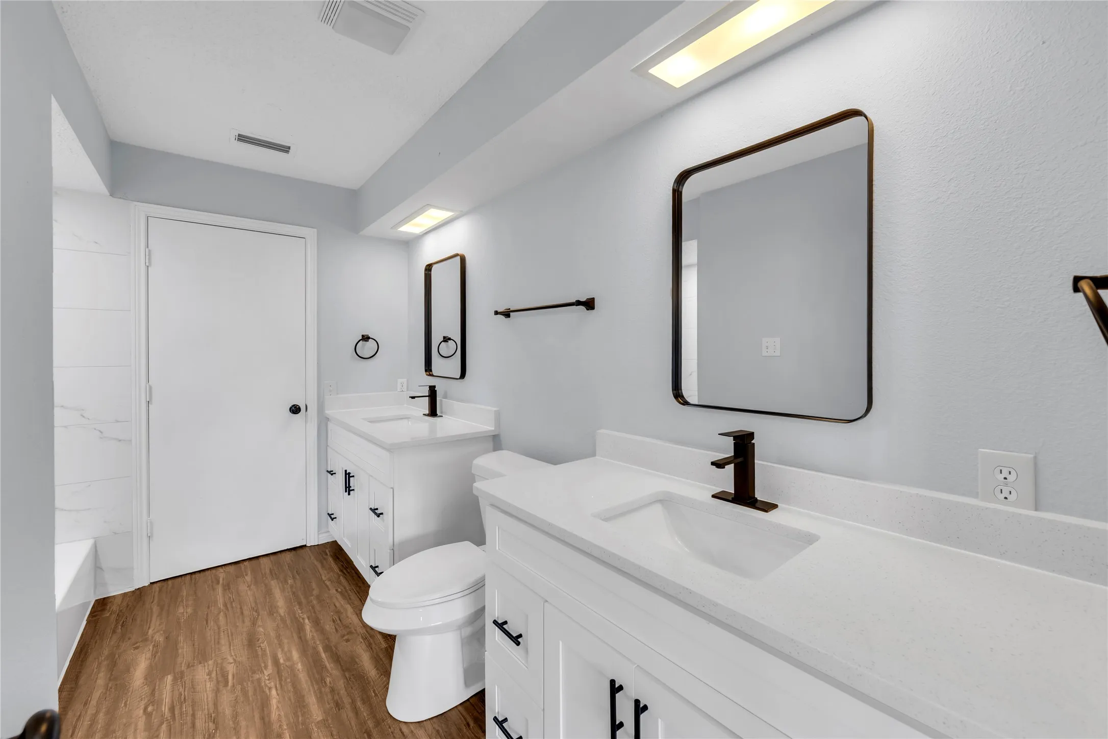 Townhouse For Rent in Rockwall County , 3109 Lakeside Drive, Rockwall, Texas 75087, 2 Bedroom, 2 Bathroom, 1 Garage spaces, 1,780 Sqft, built in 1976, mls#21350752, Real Estate Agent in Rockwall, Homes For Rent in Rockwall county, Homes For Rent in Rockwall, Realtor in Rockwall Texas, Real Estate Brokerage Independent Realty Texas, Luminita Cordes Realtor