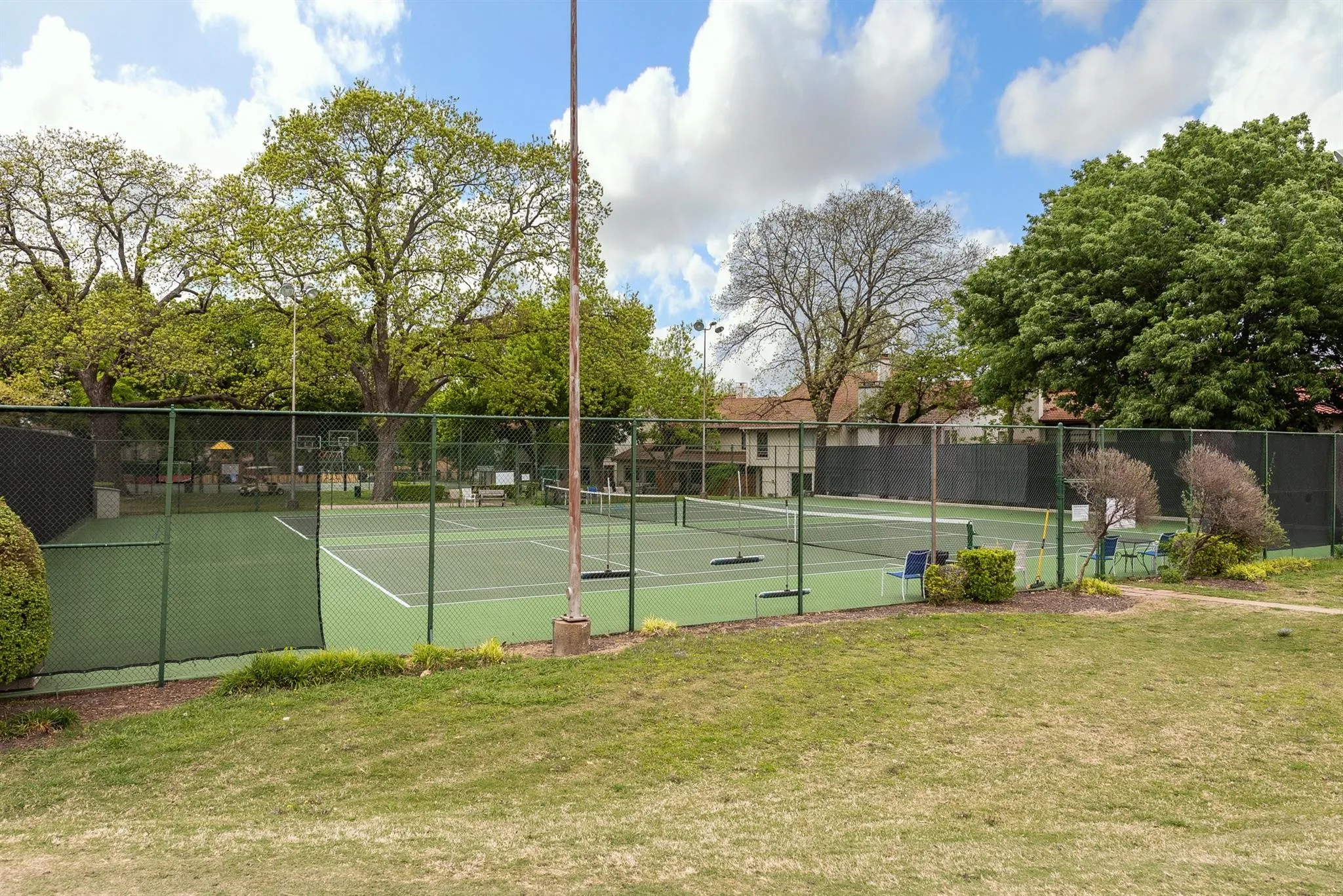 Townhouse For Rent in Rockwall County , 3109 Lakeside Drive, Rockwall, Texas 75087, 2 Bedroom, 2 Bathroom, 1 Garage spaces, 1,780 Sqft, built in 1976, mls#21350752, Real Estate Agent in Rockwall, Homes For Rent in Rockwall county, Homes For Rent in Rockwall, Realtor in Rockwall Texas, Real Estate Brokerage Independent Realty Texas, Luminita Cordes Realtor