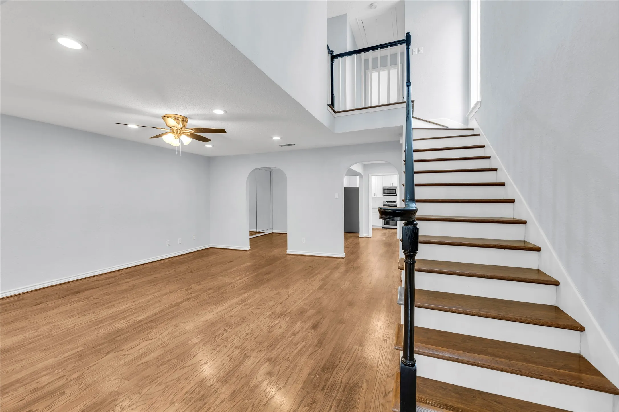 Townhouse For Rent in Rockwall County , 3109 Lakeside Drive, Rockwall, Texas 75087, 2 Bedroom, 2 Bathroom, 1 Garage spaces, 1,780 Sqft, built in 1976, mls#21350752, Real Estate Agent in Rockwall, Homes For Rent in Rockwall county, Homes For Rent in Rockwall, Realtor in Rockwall Texas, Real Estate Brokerage Independent Realty Texas, Luminita Cordes Realtor