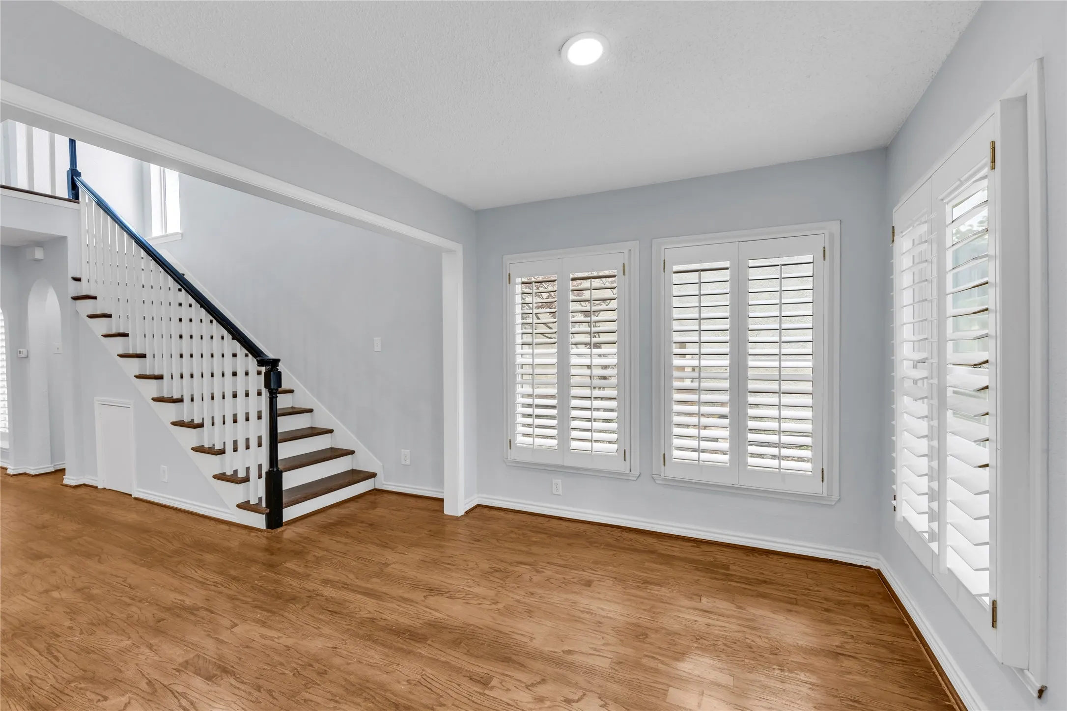 Townhouse For Rent in Rockwall County , 3109 Lakeside Drive, Rockwall, Texas 75087, 2 Bedroom, 2 Bathroom, 1 Garage spaces, 1,780 Sqft, built in 1976, mls#21350752, Real Estate Agent in Rockwall, Homes For Rent in Rockwall county, Homes For Rent in Rockwall, Realtor in Rockwall Texas, Real Estate Brokerage Independent Realty Texas, Luminita Cordes Realtor