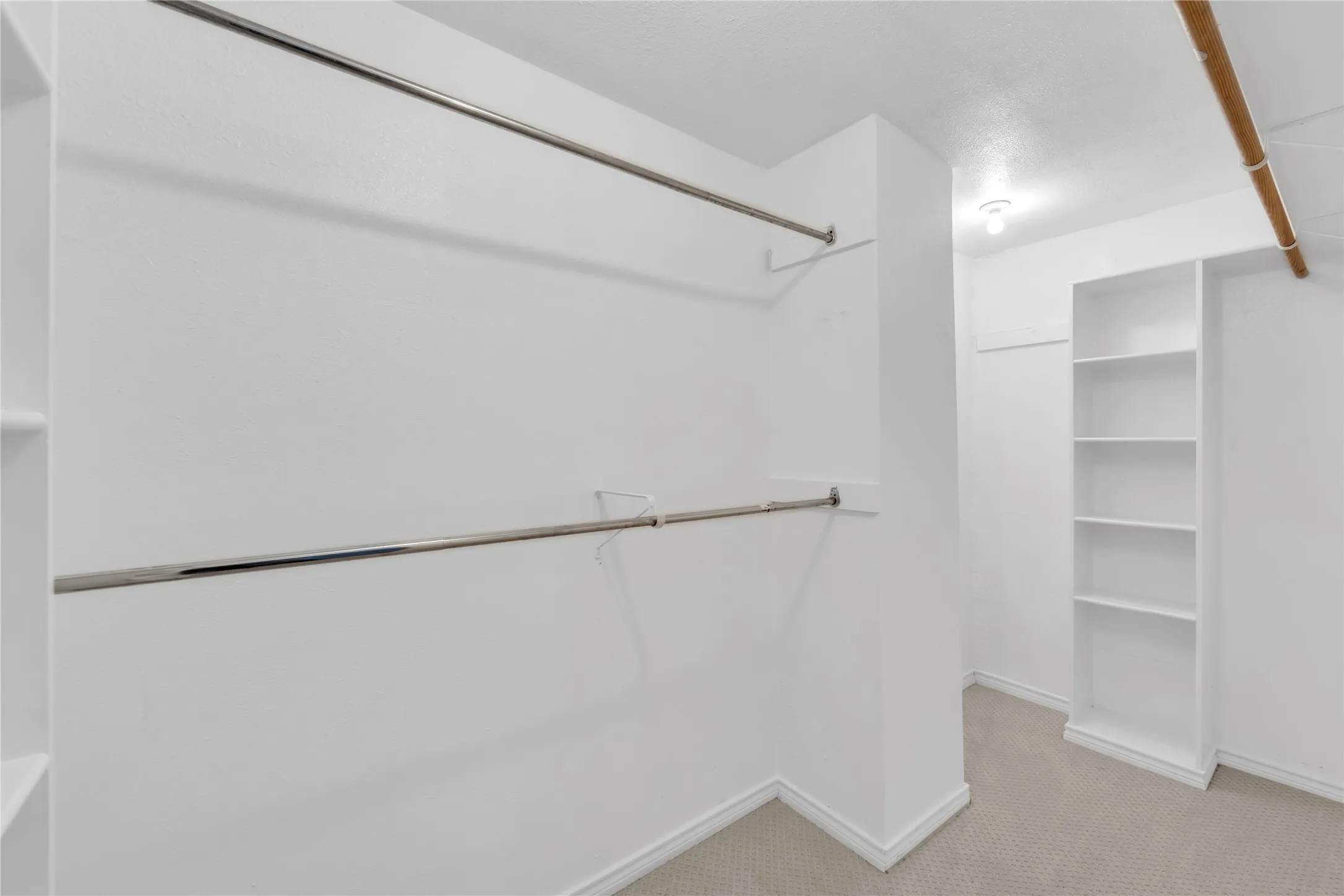 Townhouse For Rent in Rockwall County , 3109 Lakeside Drive, Rockwall, Texas 75087, 2 Bedroom, 2 Bathroom, 1 Garage spaces, 1,780 Sqft, built in 1976, mls#21350752, Real Estate Agent in Rockwall, Homes For Rent in Rockwall county, Homes For Rent in Rockwall, Realtor in Rockwall Texas, Real Estate Brokerage Independent Realty Texas, Luminita Cordes Realtor