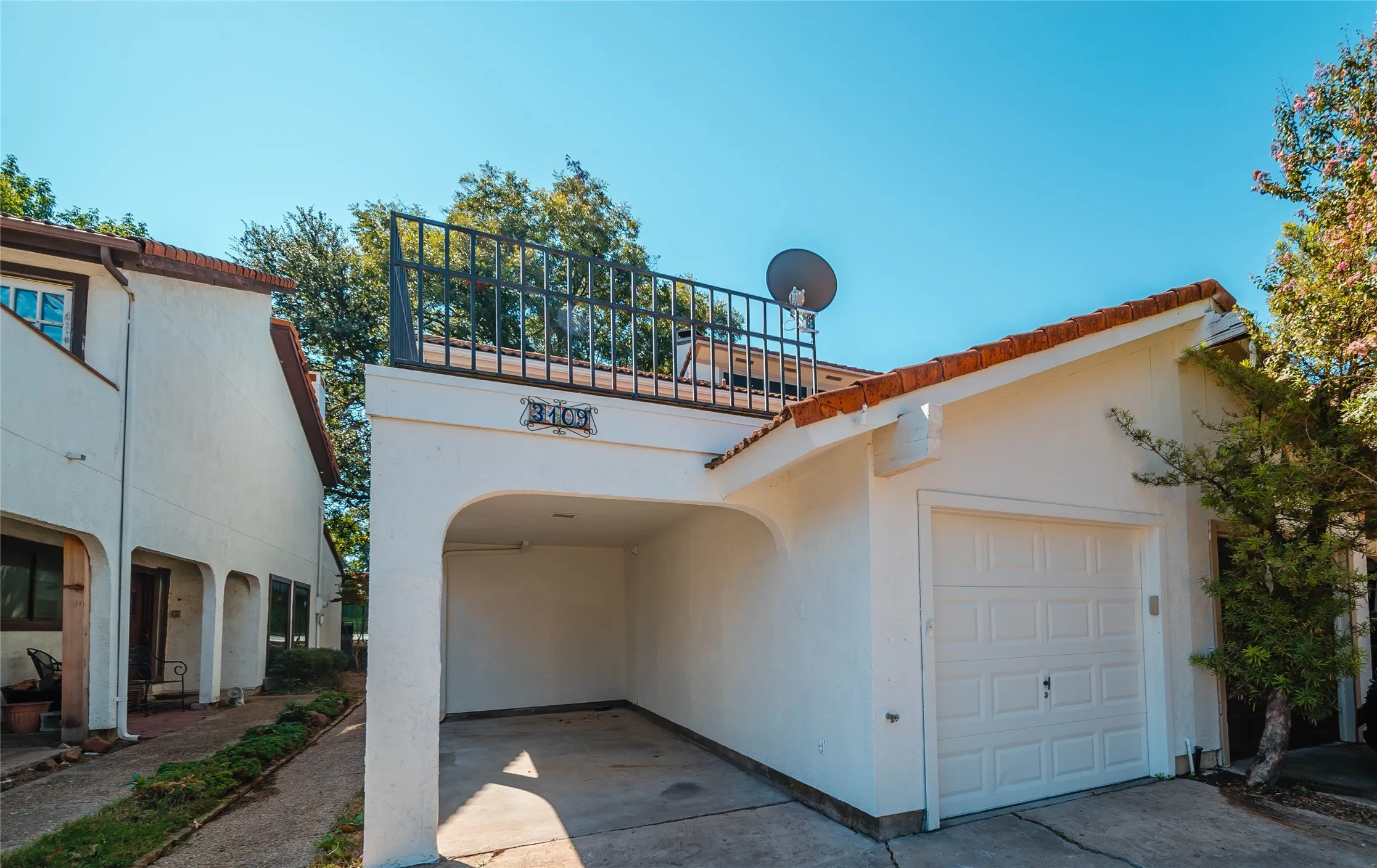Townhouse For Rent in Rockwall County , 3109 Lakeside Drive, Rockwall, Texas 75087, 2 Bedroom, 2 Bathroom, 1 Garage spaces, 1,780 Sqft, built in 1976, mls#21350752, Real Estate Agent in Rockwall, Homes For Rent in Rockwall county, Homes For Rent in Rockwall, Realtor in Rockwall Texas, Real Estate Brokerage Independent Realty Texas, Luminita Cordes Realtor