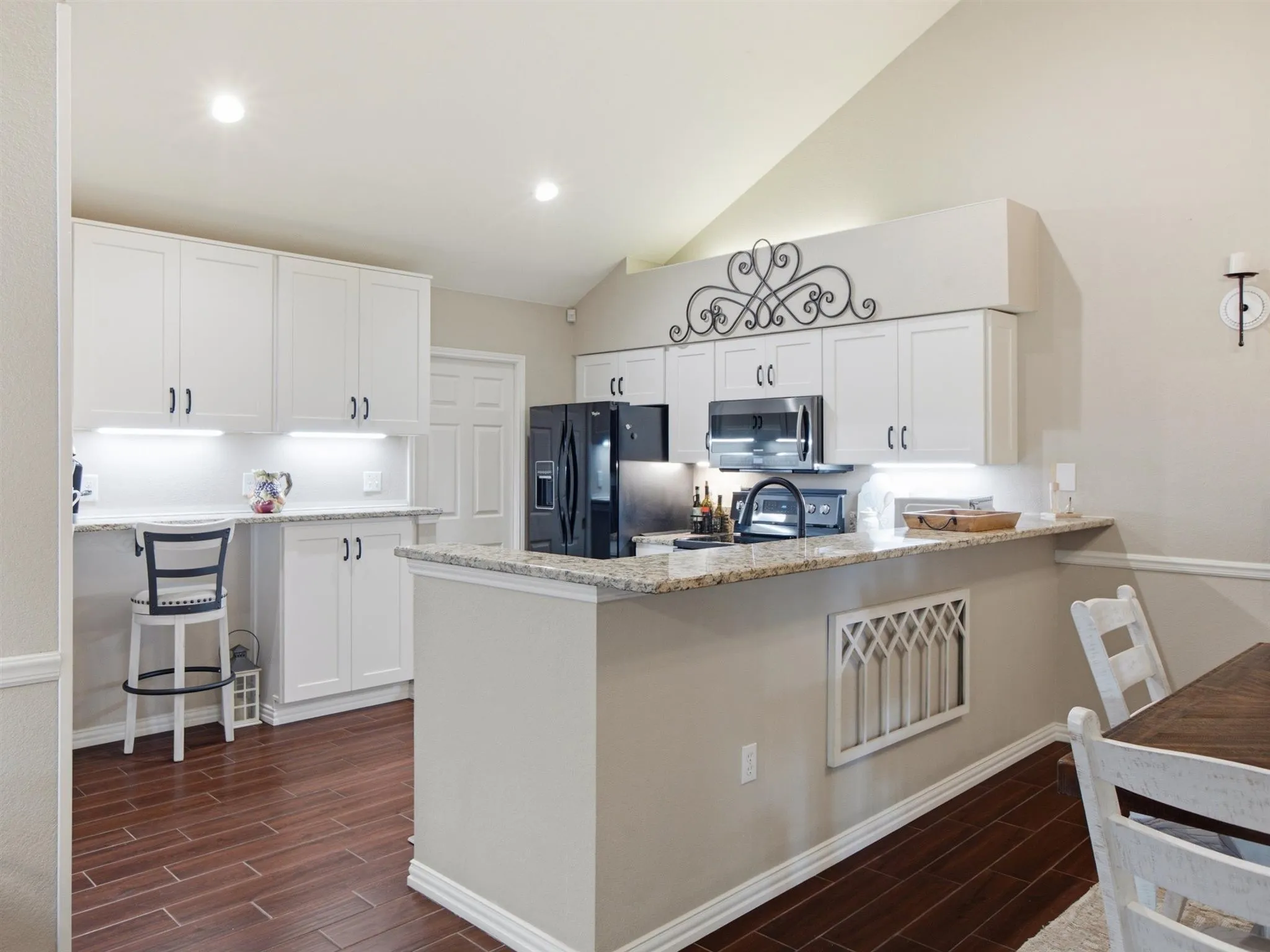 Condominium For Sale in Tarrant County , 2305 Jennifer Lane, Bedford, Texas 76021, 2 Bedroom, 2 Bathroom, 2 Garage spaces, 1,542 Sqft, built in 1999, mls#21350746, Real Estate Agent in Bedford, Homes For Sale in Tarrant county, Homes For Sale in Bedford, Realtor in Bedford Texas, Real Estate Brokerage Independent Realty Texas, Luminita Cordes Realtor