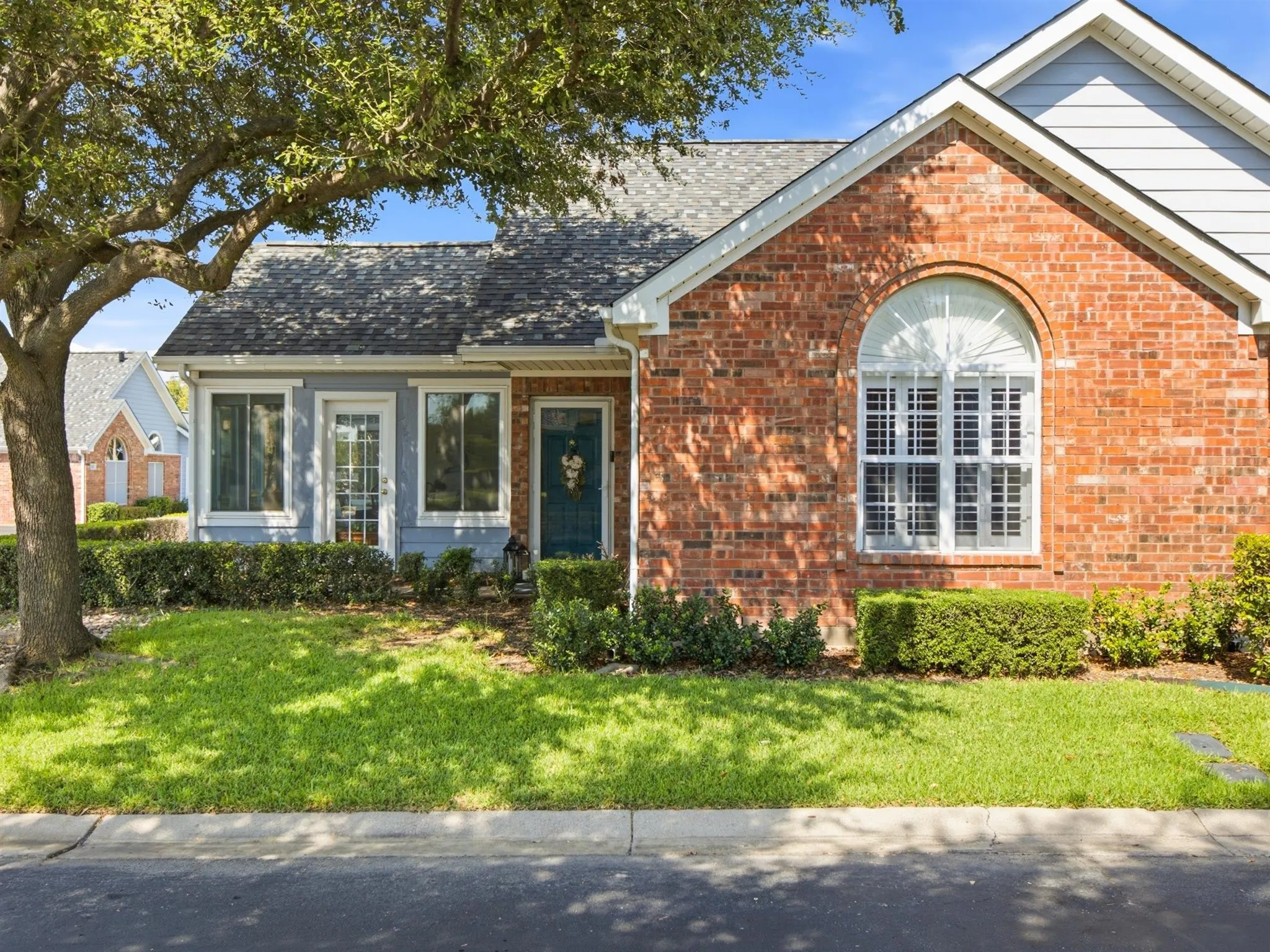 Condominium For Sale in Tarrant County , 2305 Jennifer Lane, Bedford, Texas 76021, 2 Bedroom, 2 Bathroom, 2 Garage spaces, 1,542 Sqft, built in 1999, mls#21350746, Real Estate Agent in Bedford, Homes For Sale in Tarrant county, Homes For Sale in Bedford, Realtor in Bedford Texas, Real Estate Brokerage Independent Realty Texas, Luminita Cordes Realtor