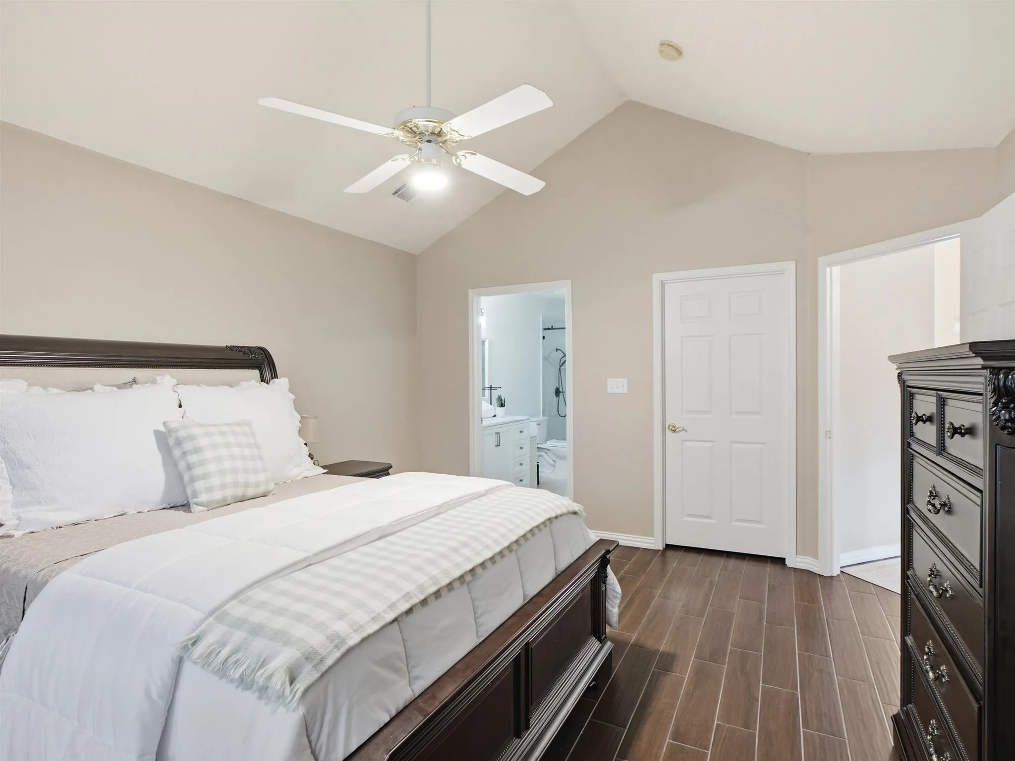 Condominium For Sale in Tarrant County , 2305 Jennifer Lane, Bedford, Texas 76021, 2 Bedroom, 2 Bathroom, 2 Garage spaces, 1,542 Sqft, built in 1999, mls#21350746, Real Estate Agent in Bedford, Homes For Sale in Tarrant county, Homes For Sale in Bedford, Realtor in Bedford Texas, Real Estate Brokerage Independent Realty Texas, Luminita Cordes Realtor