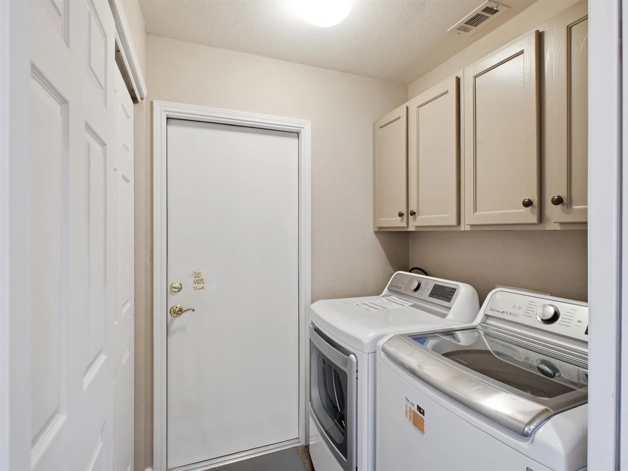 Condominium For Sale in Tarrant County , 2305 Jennifer Lane, Bedford, Texas 76021, 2 Bedroom, 2 Bathroom, 2 Garage spaces, 1,542 Sqft, built in 1999, mls#21350746, Real Estate Agent in Bedford, Homes For Sale in Tarrant county, Homes For Sale in Bedford, Realtor in Bedford Texas, Real Estate Brokerage Independent Realty Texas, Luminita Cordes Realtor