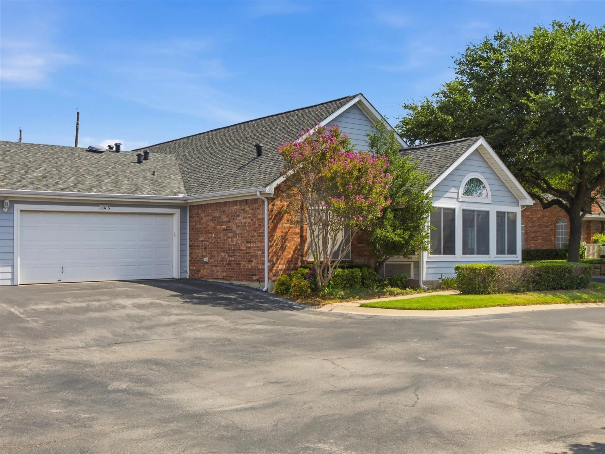 Condominium For Sale in Tarrant County , 2305 Jennifer Lane, Bedford, Texas 76021, 2 Bedroom, 2 Bathroom, 2 Garage spaces, 1,542 Sqft, built in 1999, mls#21350746, Real Estate Agent in Bedford, Homes For Sale in Tarrant county, Homes For Sale in Bedford, Realtor in Bedford Texas, Real Estate Brokerage Independent Realty Texas, Luminita Cordes Realtor
