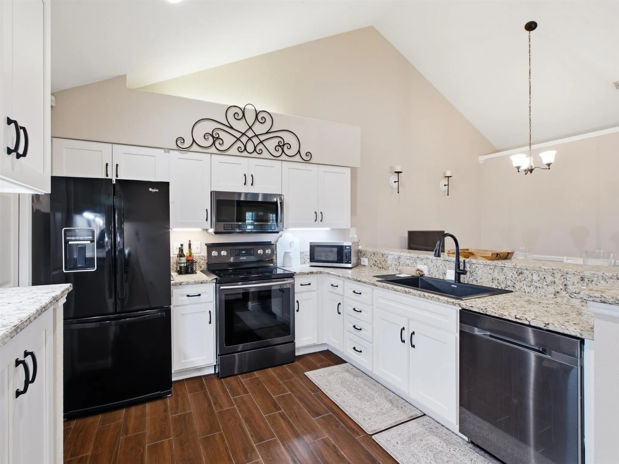 Condominium For Sale in Tarrant County , 2305 Jennifer Lane, Bedford, Texas 76021, 2 Bedroom, 2 Bathroom, 2 Garage spaces, 1,542 Sqft, built in 1999, mls#21350746, Real Estate Agent in Bedford, Homes For Sale in Tarrant county, Homes For Sale in Bedford, Realtor in Bedford Texas, Real Estate Brokerage Independent Realty Texas, Luminita Cordes Realtor