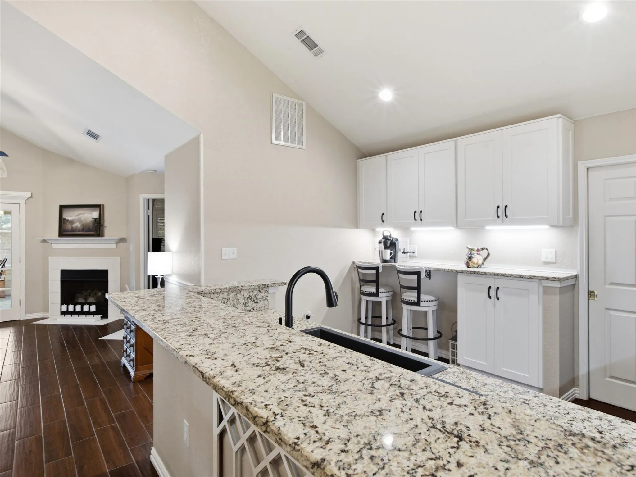 Condominium For Sale in Tarrant County , 2305 Jennifer Lane, Bedford, Texas 76021, 2 Bedroom, 2 Bathroom, 2 Garage spaces, 1,542 Sqft, built in 1999, mls#21350746, Real Estate Agent in Bedford, Homes For Sale in Tarrant county, Homes For Sale in Bedford, Realtor in Bedford Texas, Real Estate Brokerage Independent Realty Texas, Luminita Cordes Realtor