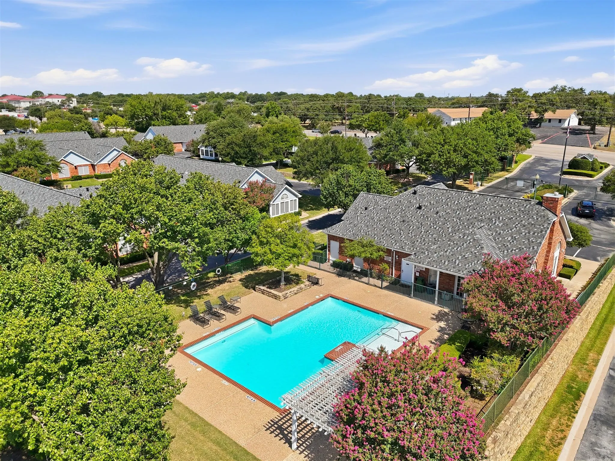 Condominium For Sale in Tarrant County , 2305 Jennifer Lane, Bedford, Texas 76021, 2 Bedroom, 2 Bathroom, 2 Garage spaces, 1,542 Sqft, built in 1999, mls#21350746, Real Estate Agent in Bedford, Homes For Sale in Tarrant county, Homes For Sale in Bedford, Realtor in Bedford Texas, Real Estate Brokerage Independent Realty Texas, Luminita Cordes Realtor