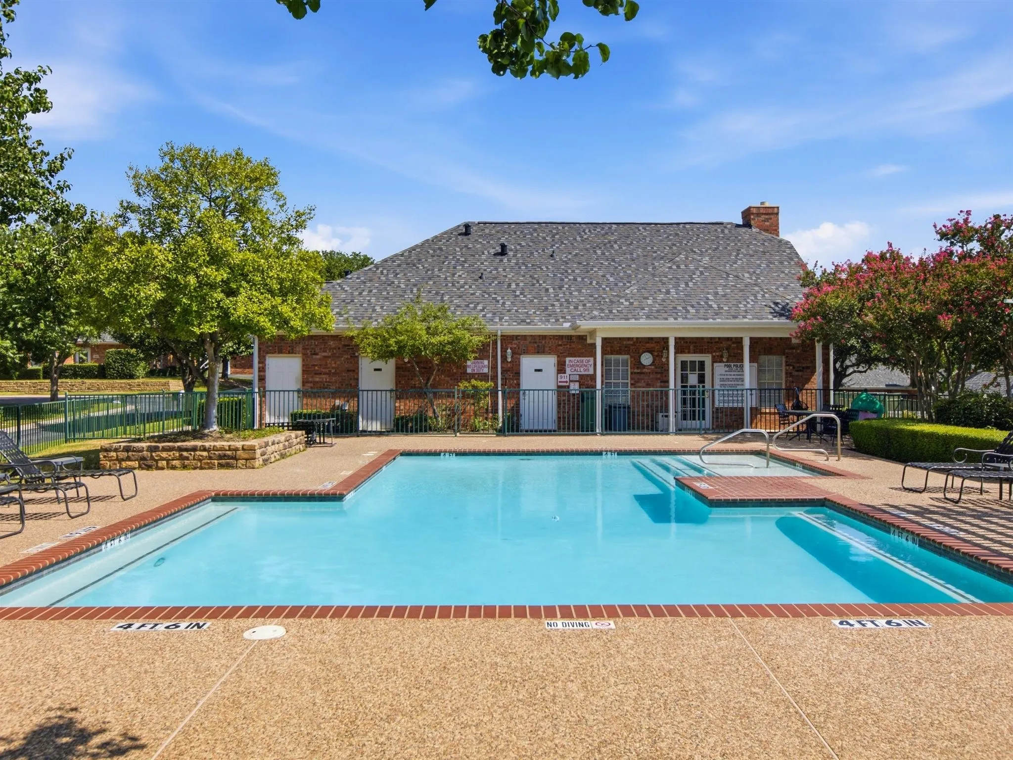Condominium For Sale in Tarrant County , 2305 Jennifer Lane, Bedford, Texas 76021, 2 Bedroom, 2 Bathroom, 2 Garage spaces, 1,542 Sqft, built in 1999, mls#21350746, Real Estate Agent in Bedford, Homes For Sale in Tarrant county, Homes For Sale in Bedford, Realtor in Bedford Texas, Real Estate Brokerage Independent Realty Texas, Luminita Cordes Realtor