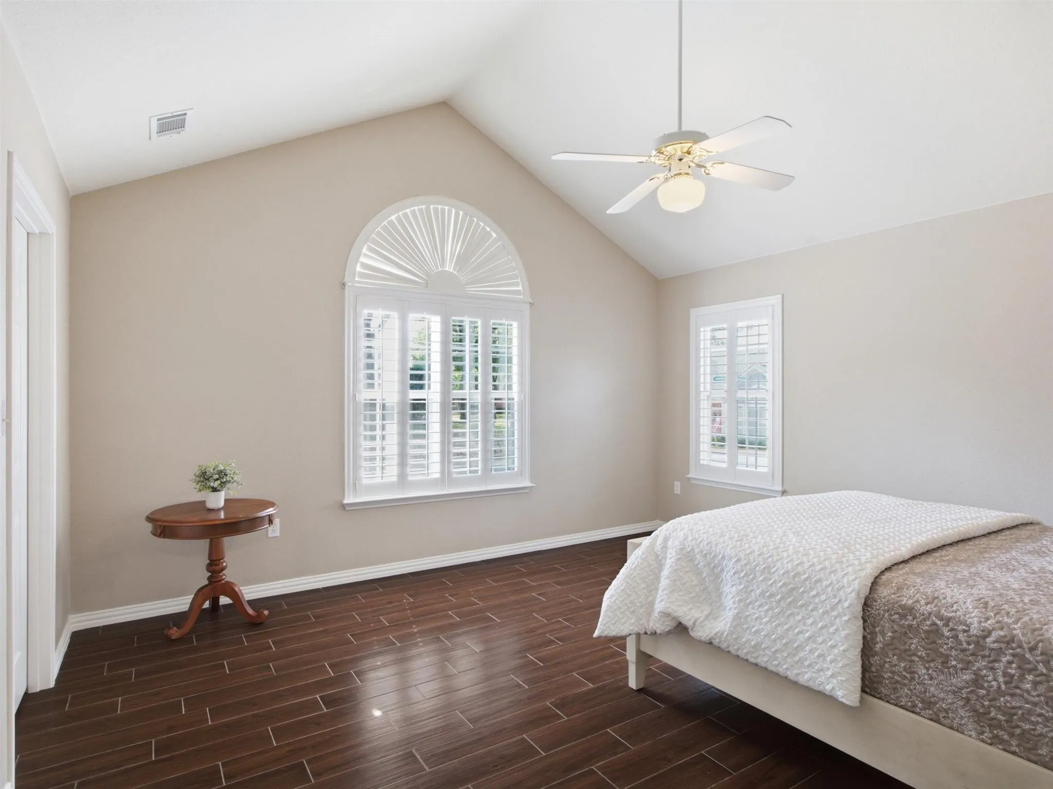 Condominium For Sale in Tarrant County , 2305 Jennifer Lane, Bedford, Texas 76021, 2 Bedroom, 2 Bathroom, 2 Garage spaces, 1,542 Sqft, built in 1999, mls#21350746, Real Estate Agent in Bedford, Homes For Sale in Tarrant county, Homes For Sale in Bedford, Realtor in Bedford Texas, Real Estate Brokerage Independent Realty Texas, Luminita Cordes Realtor