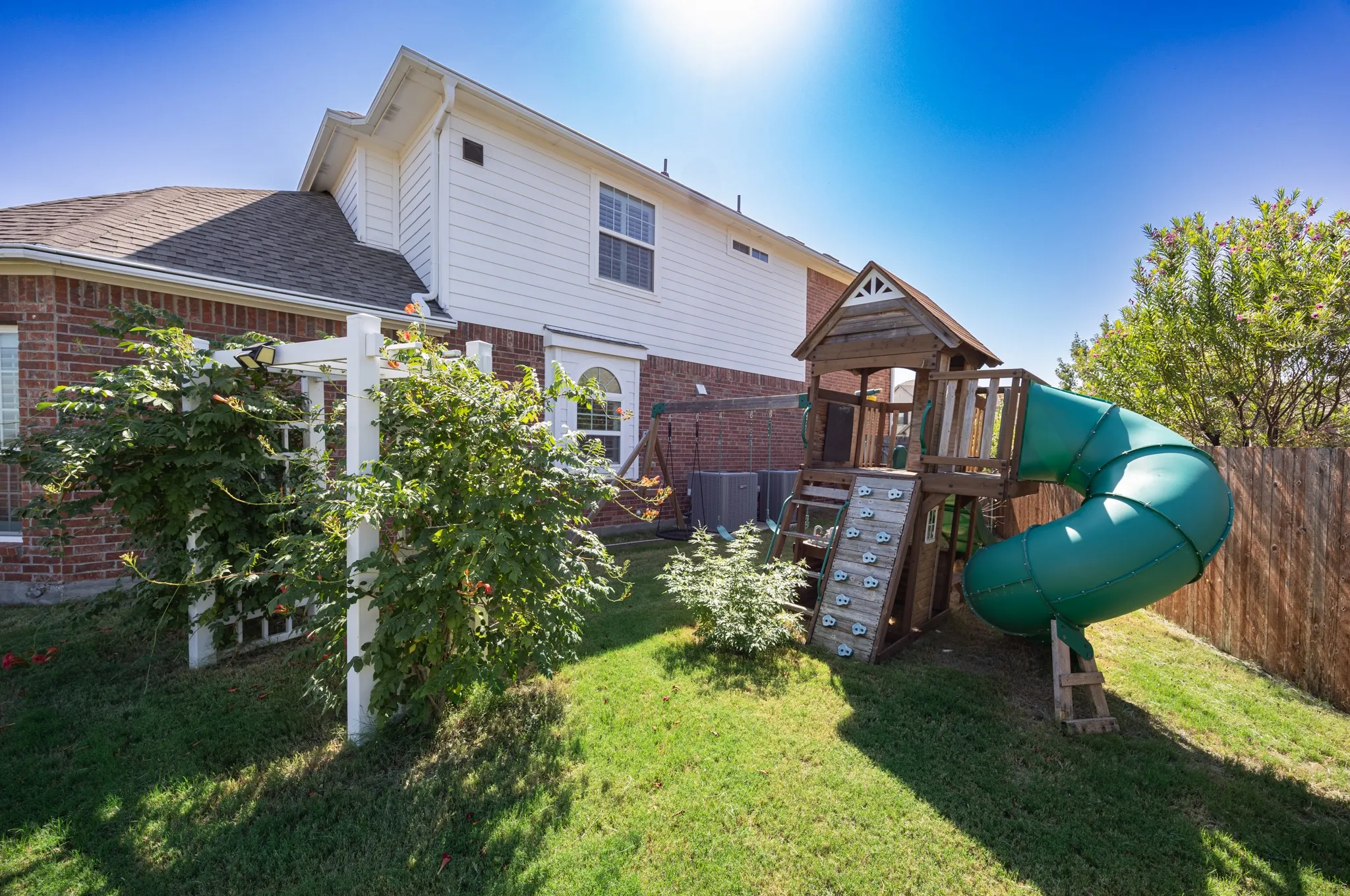 Single Family Residence For Sale in Tarrant County , 8520 Pinewood Drive, Fort Worth, Texas 76123, 4 Bedroom, 4 Bathroom, 2 Garage spaces, 3,637 Sqft, built in 2017, mls#21350779, Real Estate Agent in Fort Worth, Homes For Sale in Tarrant county, Homes For Sale in Fort Worth, Realtor in Fort Worth Texas, Real Estate Brokerage Independent Realty Texas, Luminita Cordes Realtor