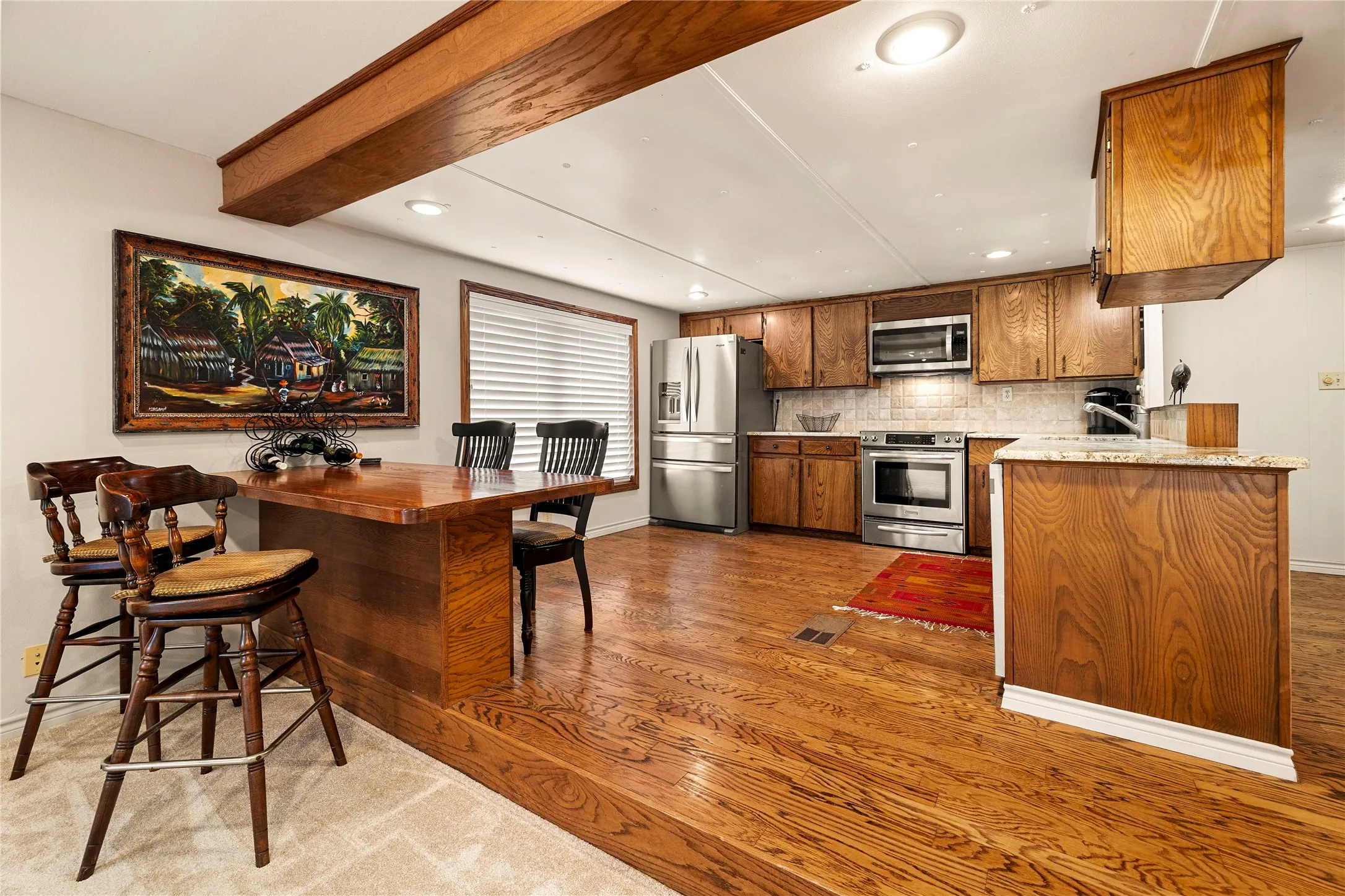 Breakfast Bar/Kitchen