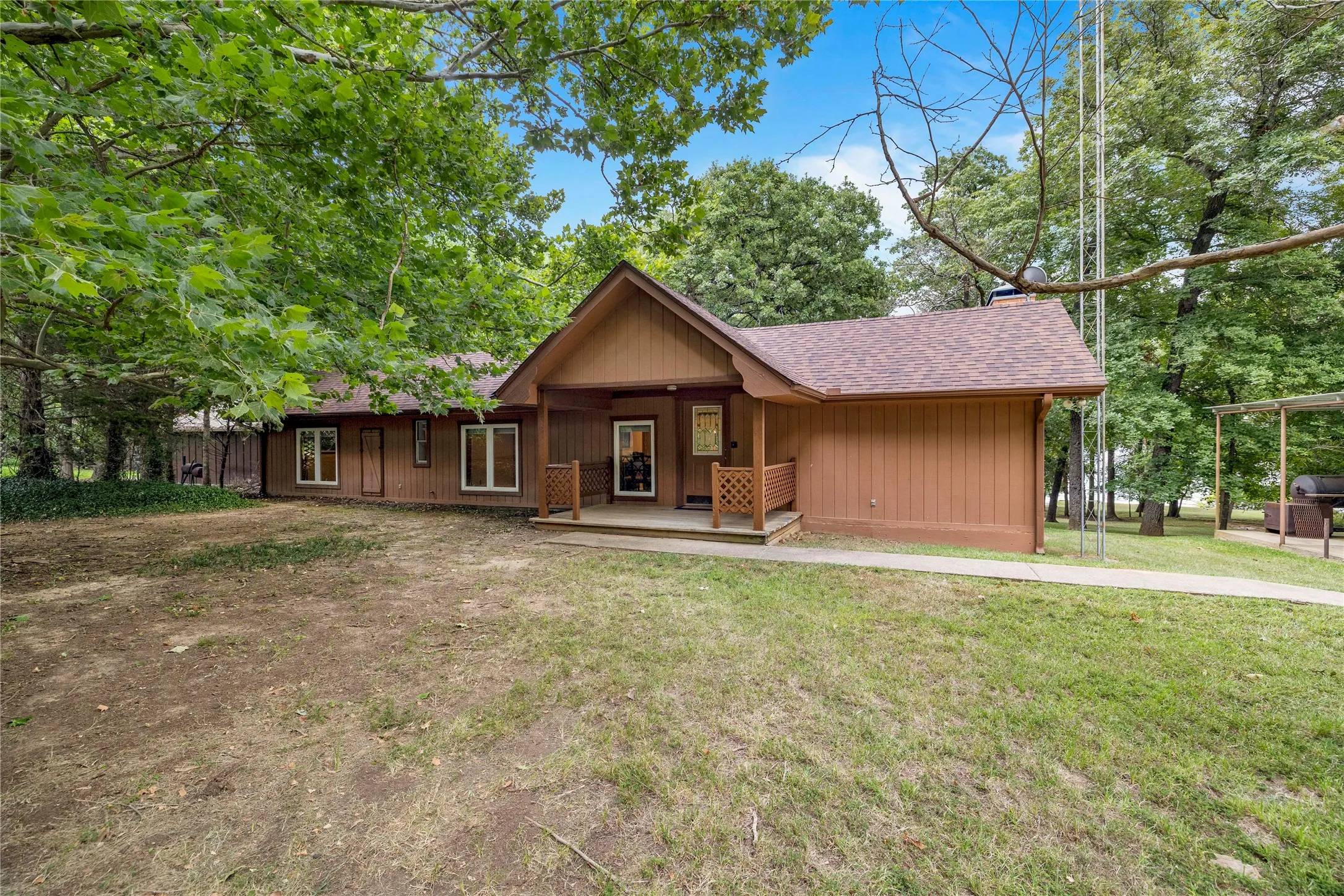 Single Family Residence For Sale in Wood County , 680 Private Rd 5860, Yantis, Texas 75497, 3 Bedroom, 2 Bathroom, 1 Garage spaces, 1,677 Sqft, built in 1990, mls#21350627, Real Estate Agent in Yantis, Homes For Sale in Wood county, Homes For Sale in Yantis, Realtor in Yantis Texas, Real Estate Brokerage Independent Realty Texas, Luminita Cordes Realtor