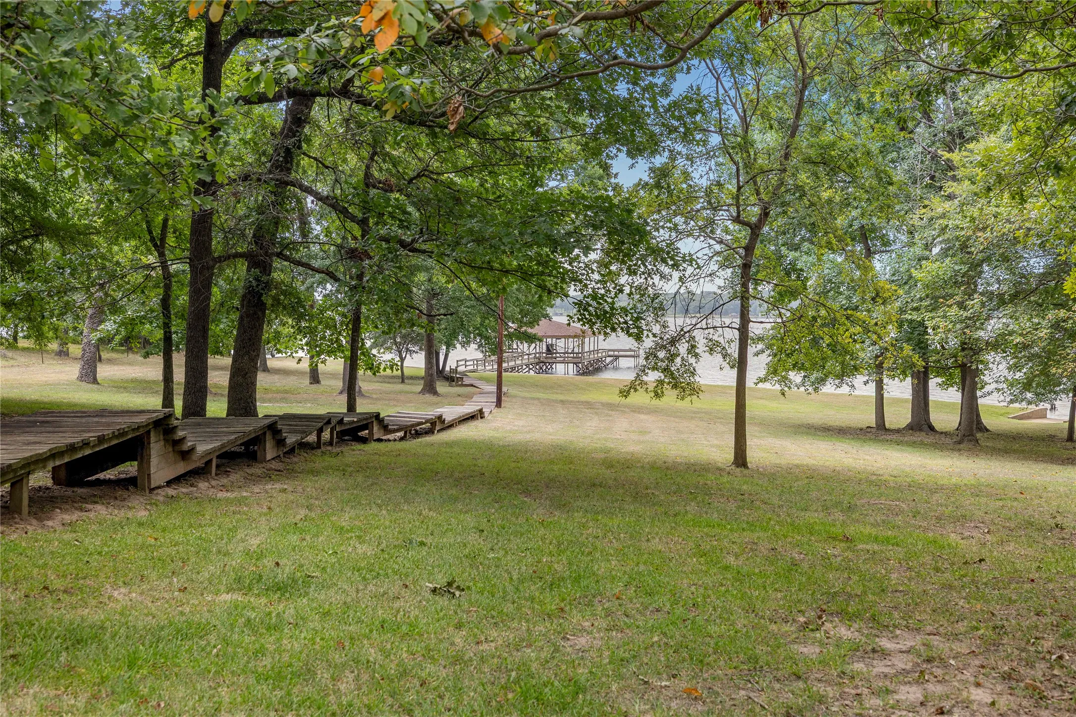 Single Family Residence For Sale in Wood County , 680 Private Rd 5860, Yantis, Texas 75497, 3 Bedroom, 2 Bathroom, 1 Garage spaces, 1,677 Sqft, built in 1990, mls#21350627, Real Estate Agent in Yantis, Homes For Sale in Wood county, Homes For Sale in Yantis, Realtor in Yantis Texas, Real Estate Brokerage Independent Realty Texas, Luminita Cordes Realtor