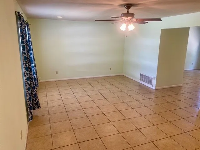 Single Family Residence For Rent in Burnet County , 720 N West Street, Burnet, Texas 78611, 2 Bedroom, 2 Bathroom, 1 Garage spaces, 1,668 Sqft, built in 1969, mls#21350784, Real Estate Agent in Burnet, Homes For Rent in Burnet county, Homes For Rent in Burnet, Realtor in Burnet Texas, Real Estate Brokerage Independent Realty Texas, Luminita Cordes Realtor