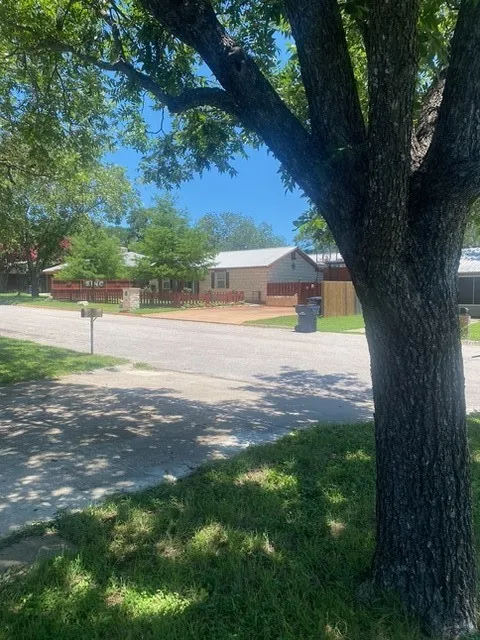 Single Family Residence For Rent in Burnet County , 720 N West Street, Burnet, Texas 78611, 2 Bedroom, 2 Bathroom, 1 Garage spaces, 1,668 Sqft, built in 1969, mls#21350784, Real Estate Agent in Burnet, Homes For Rent in Burnet county, Homes For Rent in Burnet, Realtor in Burnet Texas, Real Estate Brokerage Independent Realty Texas, Luminita Cordes Realtor